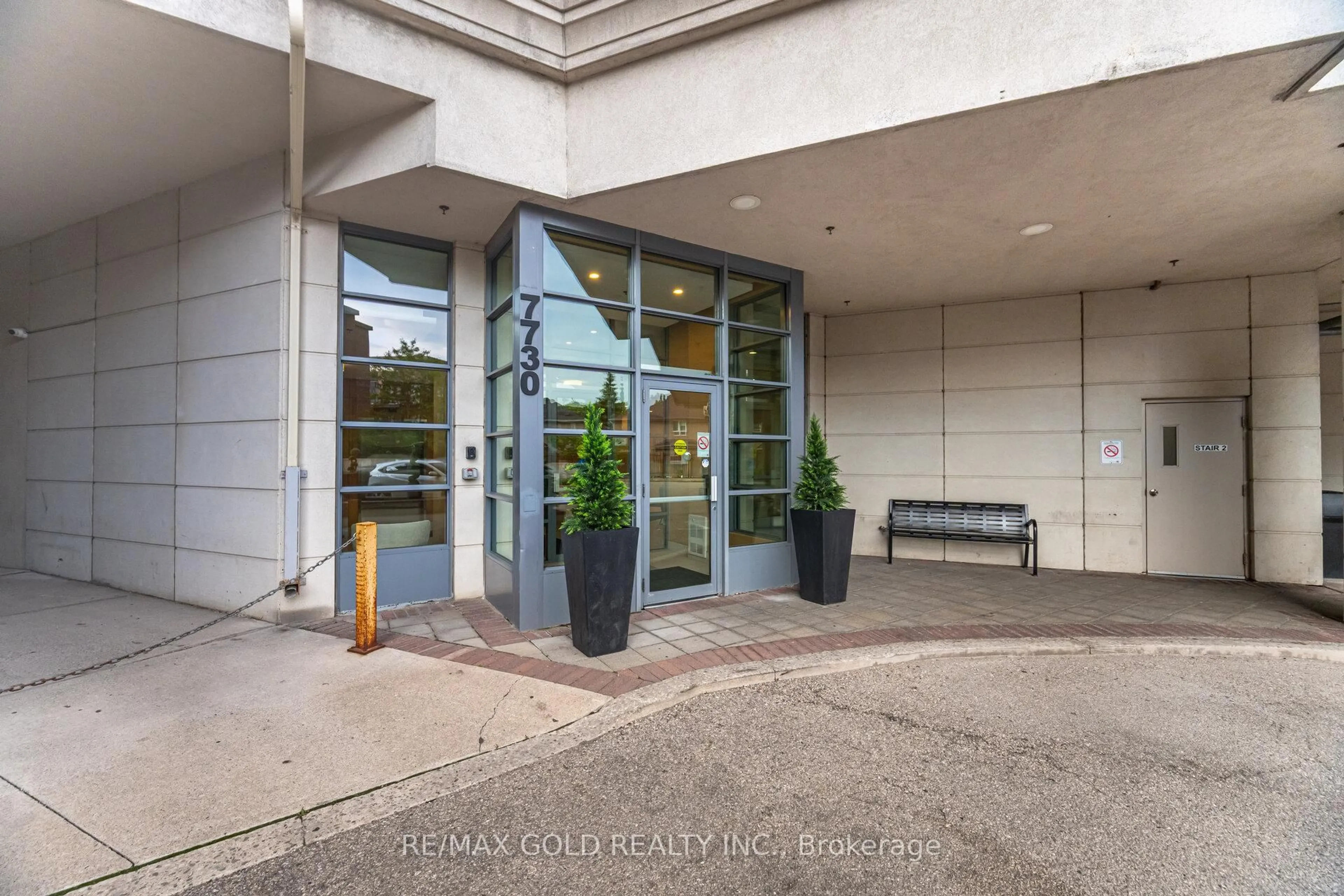 Indoor foyer for 7730 Kipling Ave #311, Vaughan Ontario L4L 1Y9