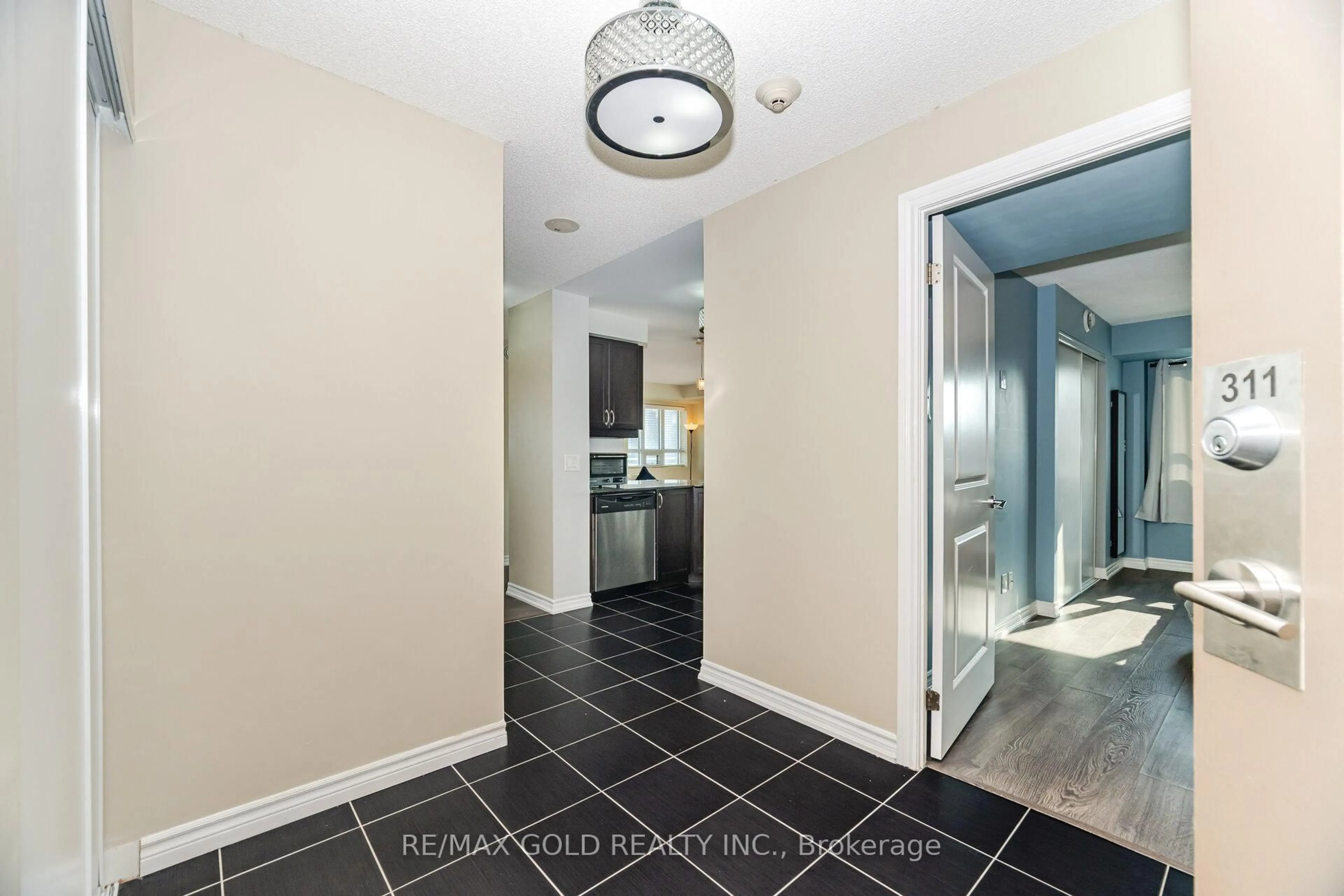 Indoor entryway for 7730 Kipling Ave #311, Vaughan Ontario L4L 1Y9
