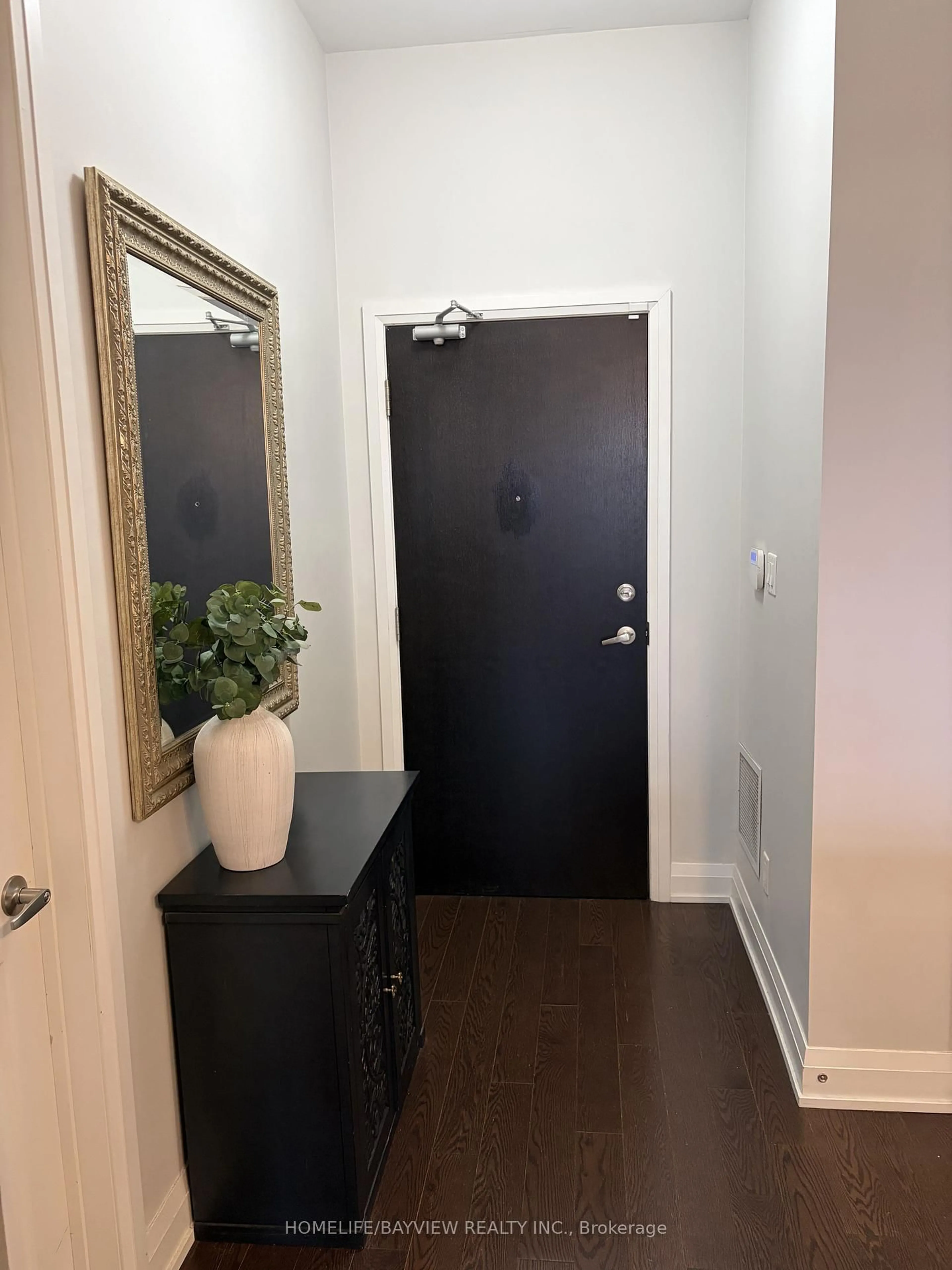 Indoor entryway for 15277 Yonge St #415, Aurora Ontario L4G 1N6