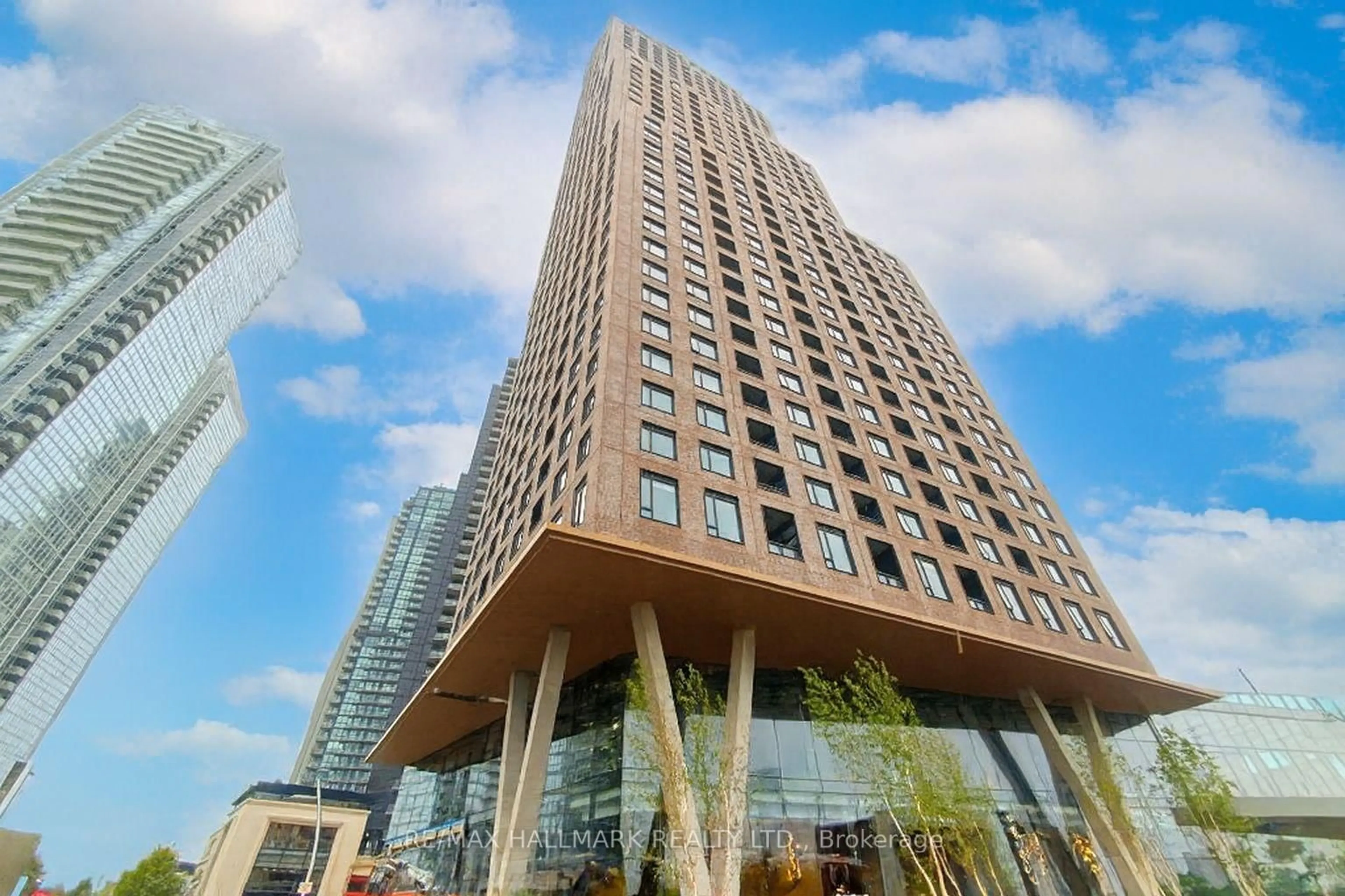 Indoor foyer for 2920 highway 7 Rd #602, Vaughan Ontario L4K 0P4