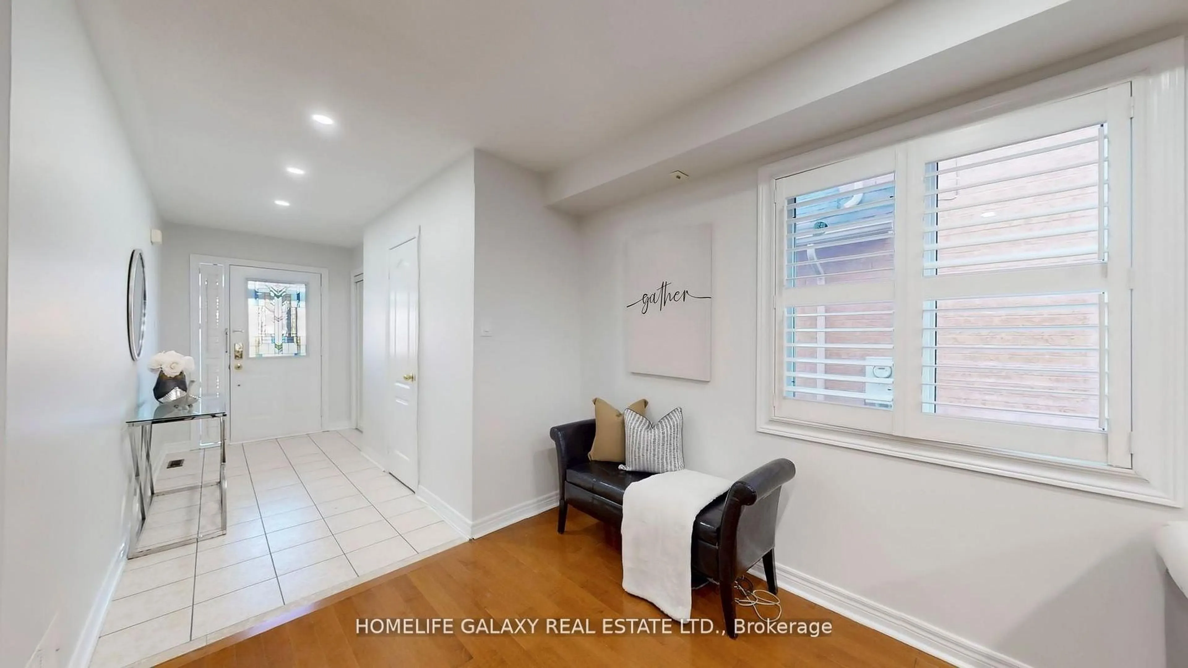 Indoor entryway for 302 Redstone Rd, Richmond Hill Ontario L4S 2V6