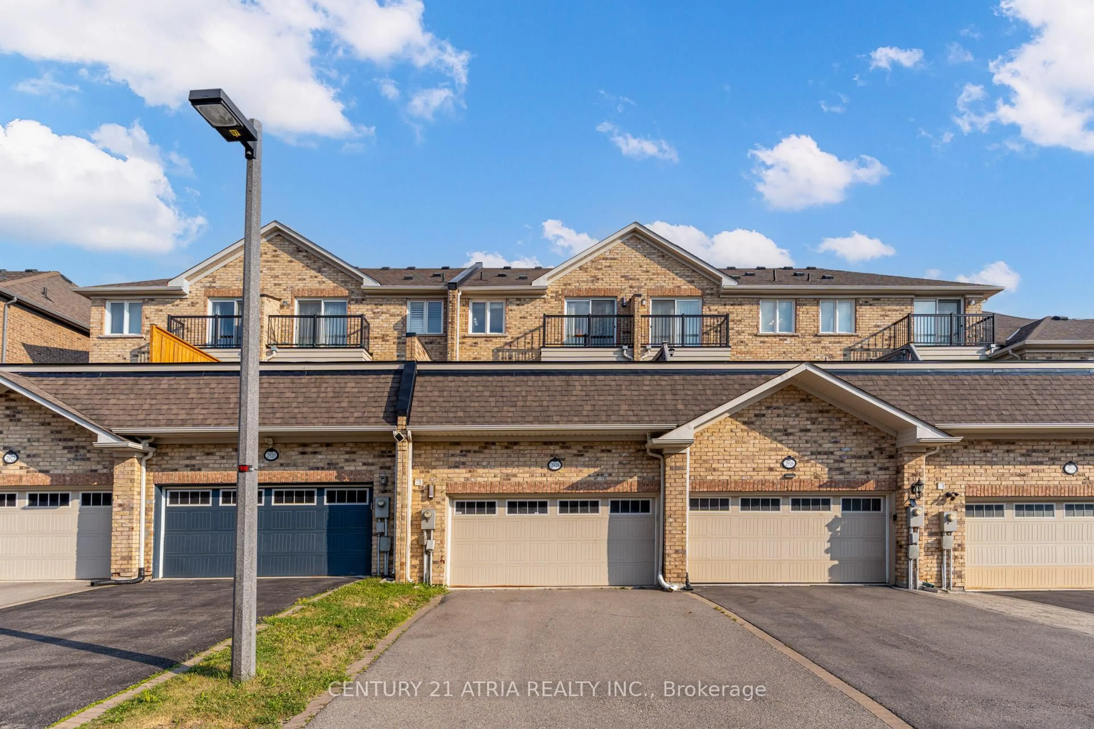 A pic from outside/outdoor area/front of a property/back of a property/a pic from drone, street for 2918 Elgin Mills Rd, Markham Ontario L6C 0E5