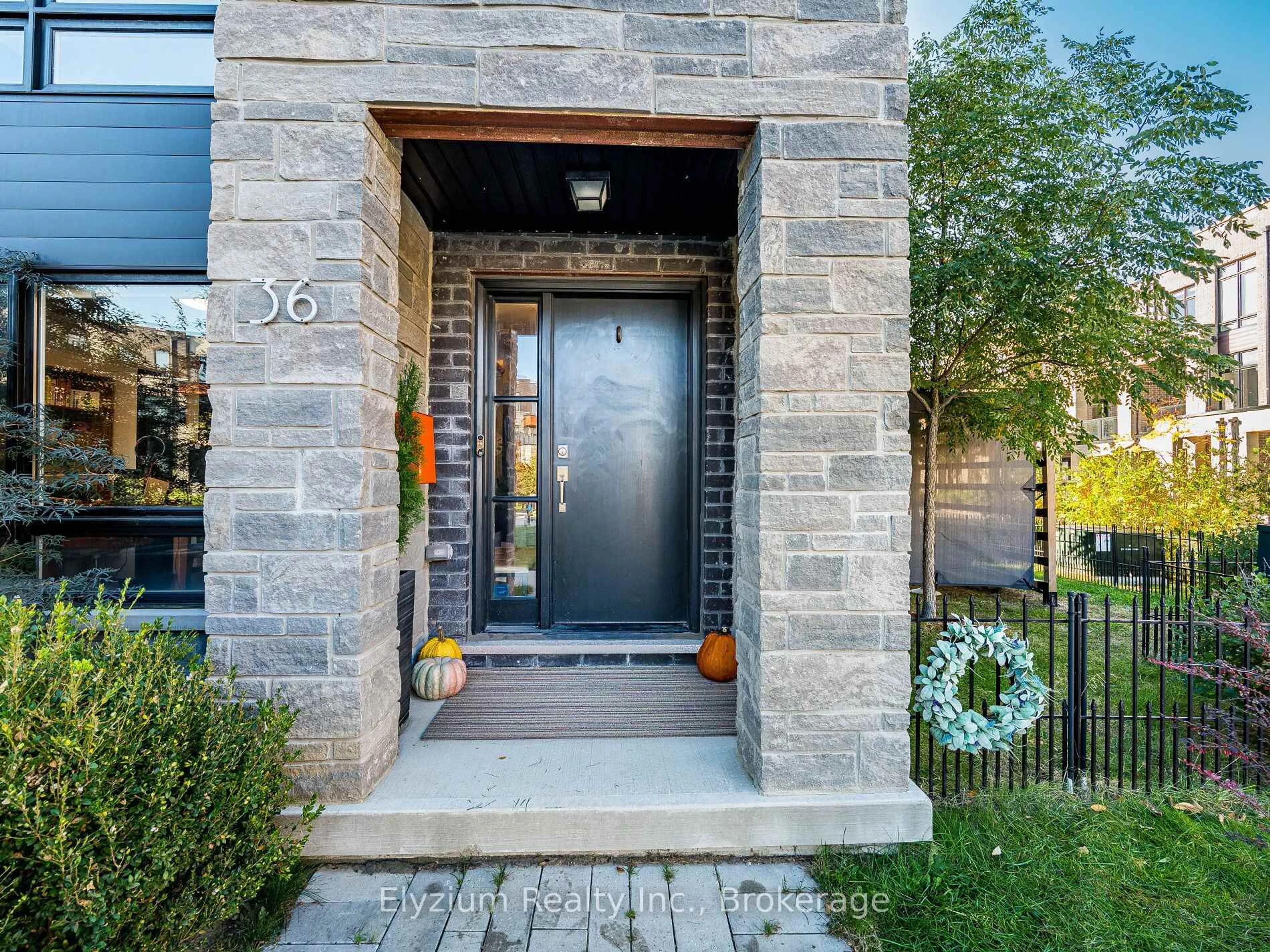 Indoor entryway for 36 Barbini Dr, Vaughan Ontario L4H 4R3
