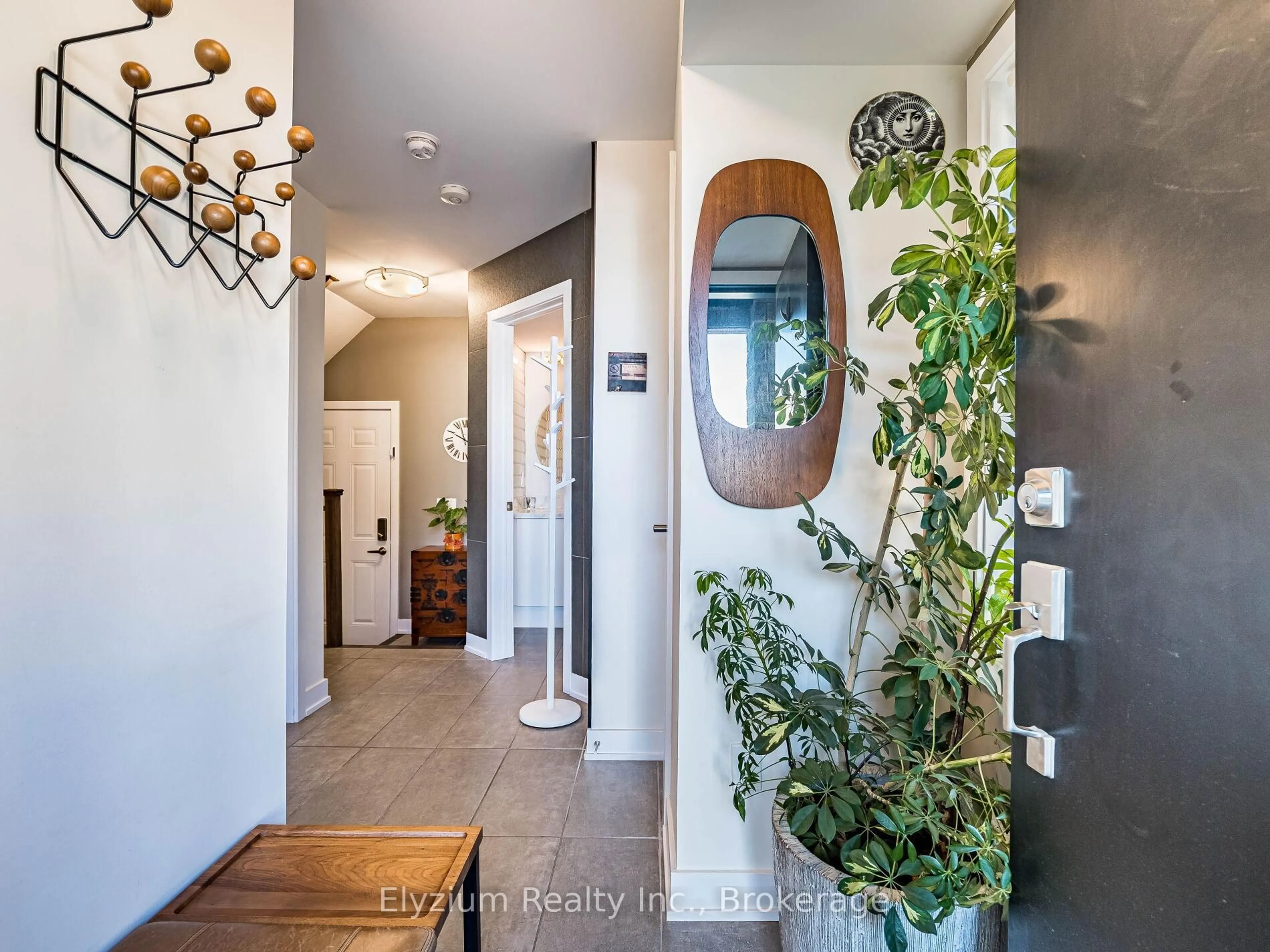 Indoor entryway for 36 Barbini Dr, Vaughan Ontario L4H 4R3