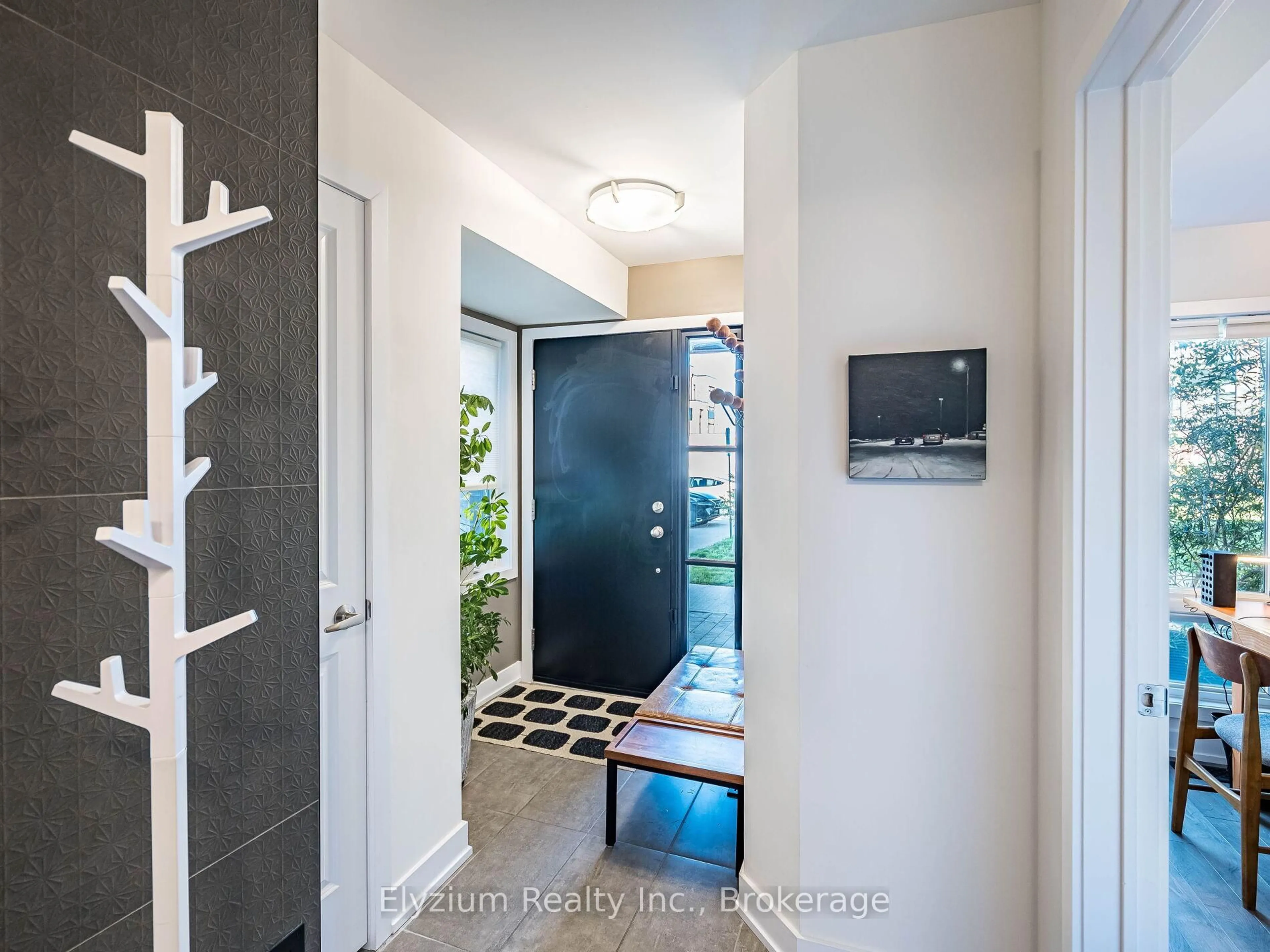 Indoor entryway for 36 Barbini Dr, Vaughan Ontario L4H 4R3