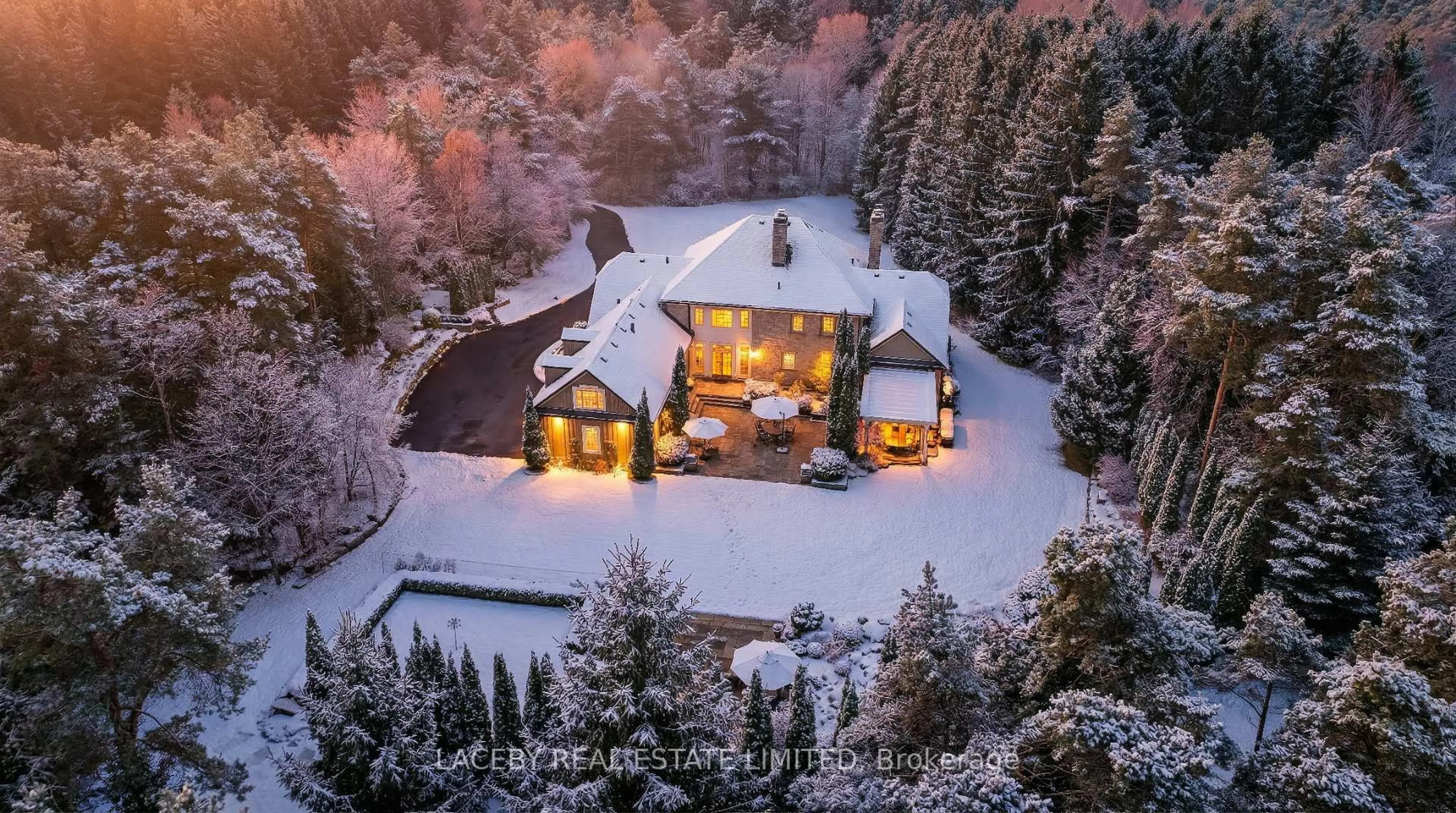 A pic from outside/outdoor area/front of a property/back of a property/a pic from drone, mountain view for 2508 16th Sdrd, King Ontario L7B 1A3