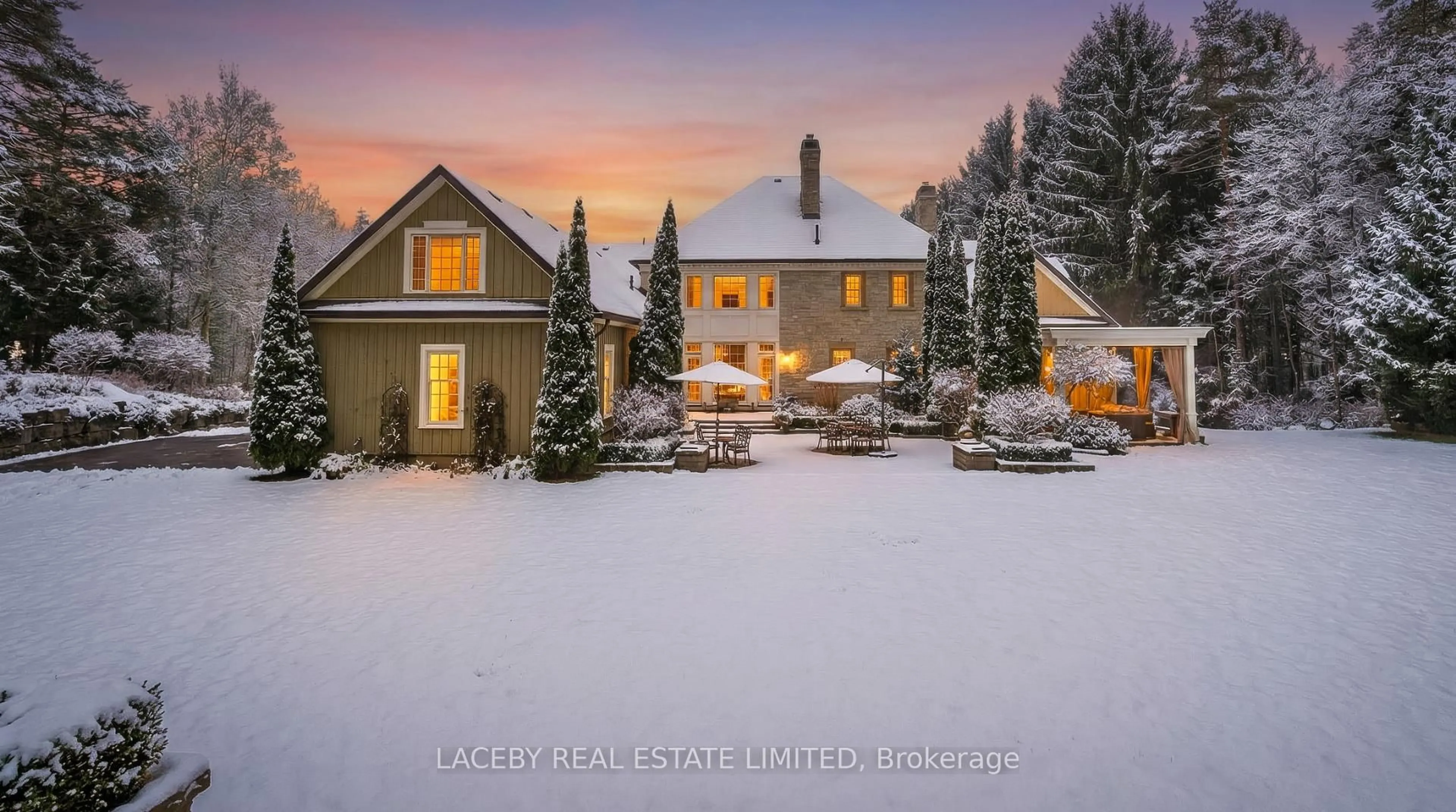 A pic from outside/outdoor area/front of a property/back of a property/a pic from drone, street for 2508 16th Sdrd, King Ontario L7B 1A3