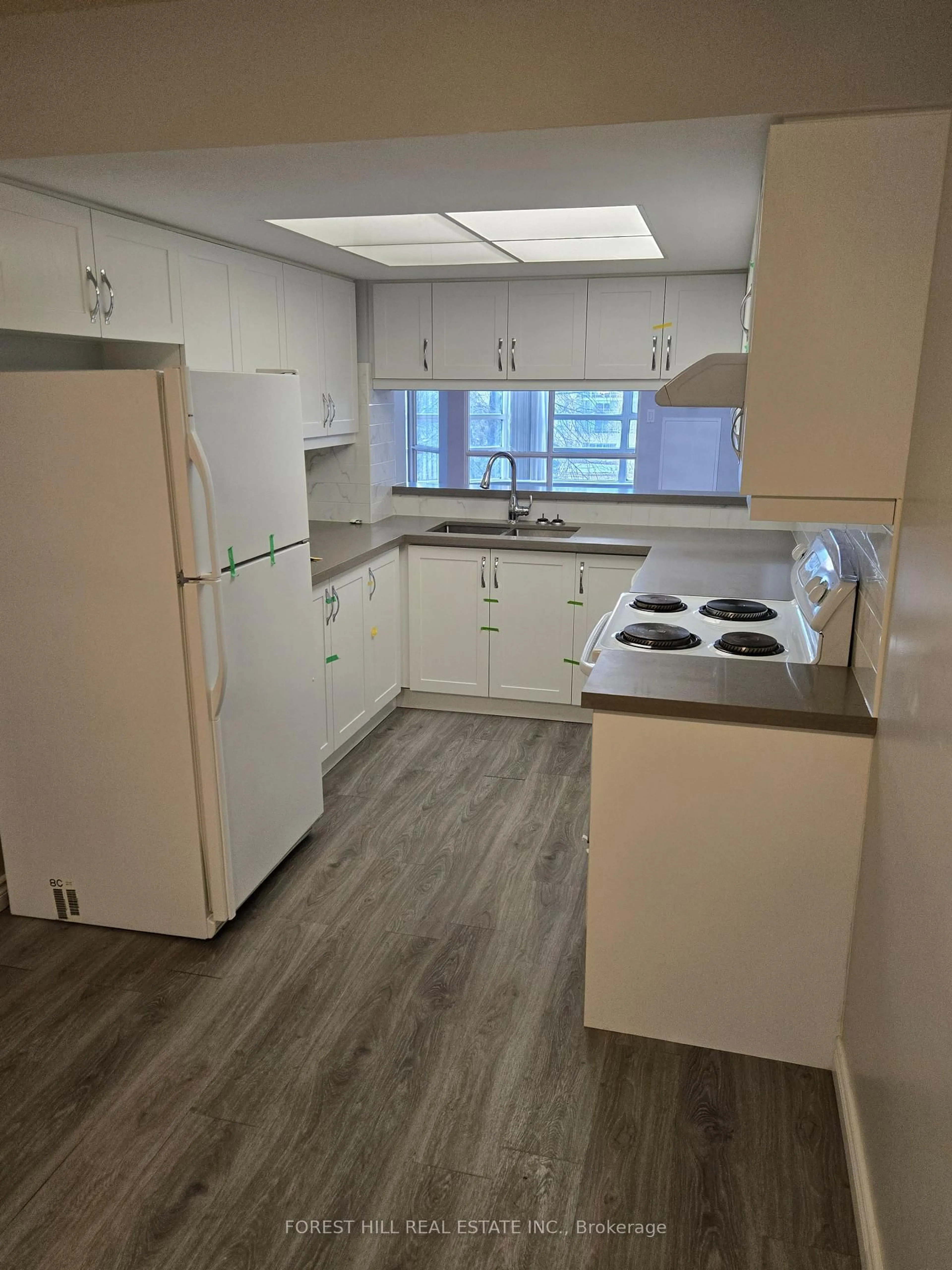 Standard kitchen, unknown for 7905 Bayview Ave #306, Markham Ontario L3T 7N3