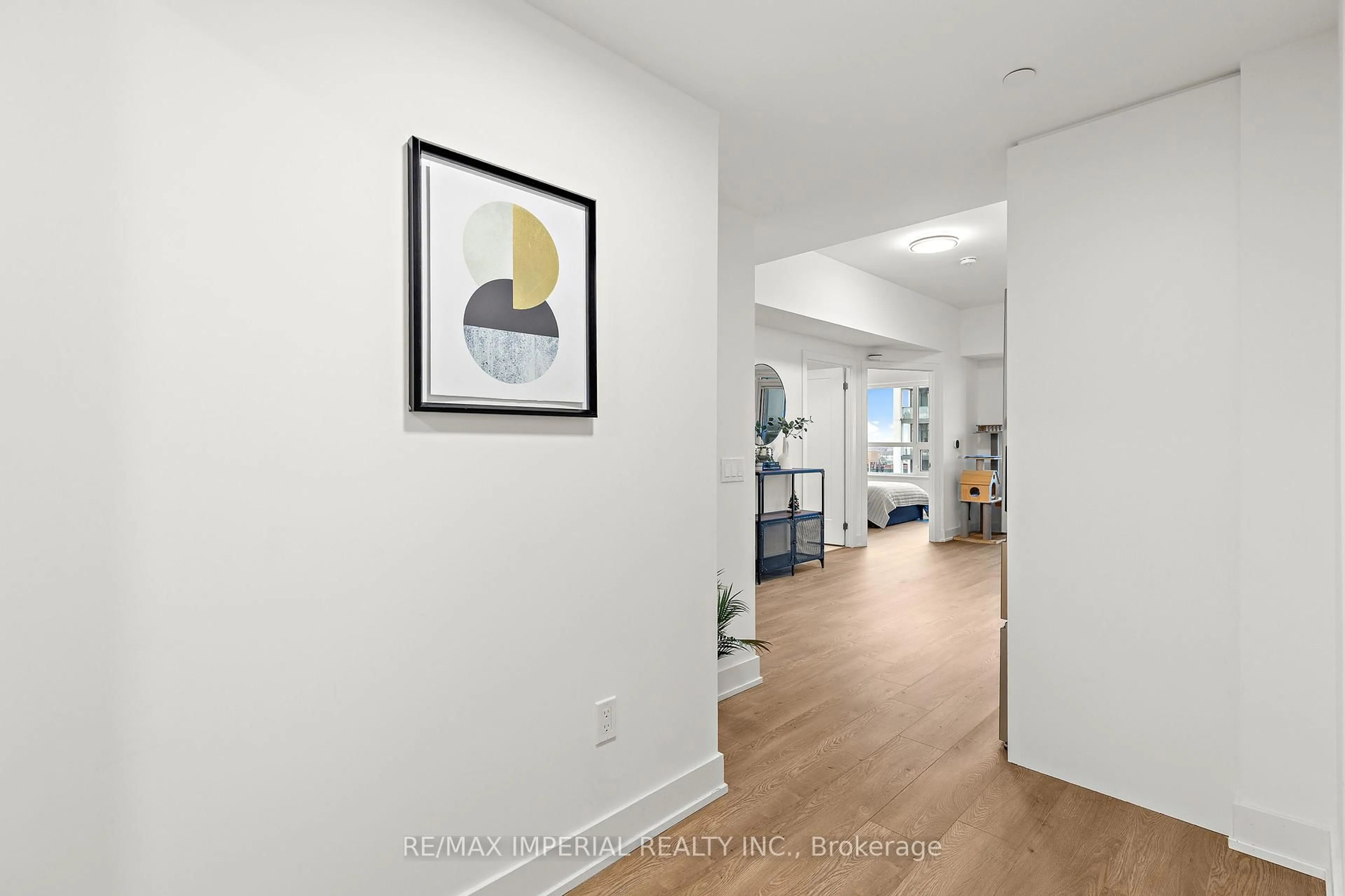 Indoor entryway for 8 Cedarland Dr #1911, Markham Ontario L6G 0H4