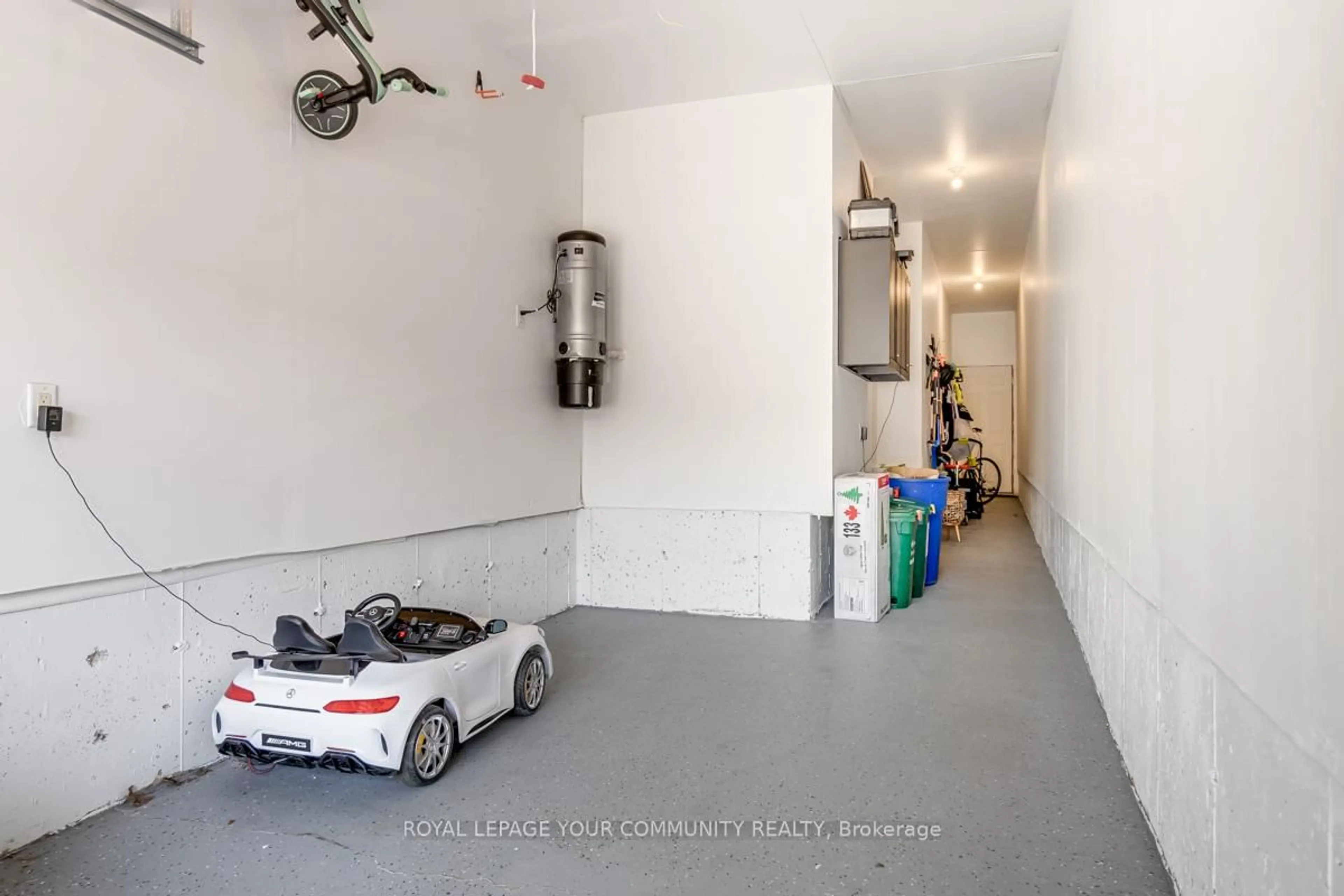 Indoor garage for 21 John Stocks Way, Markham Ontario L3T 0E9