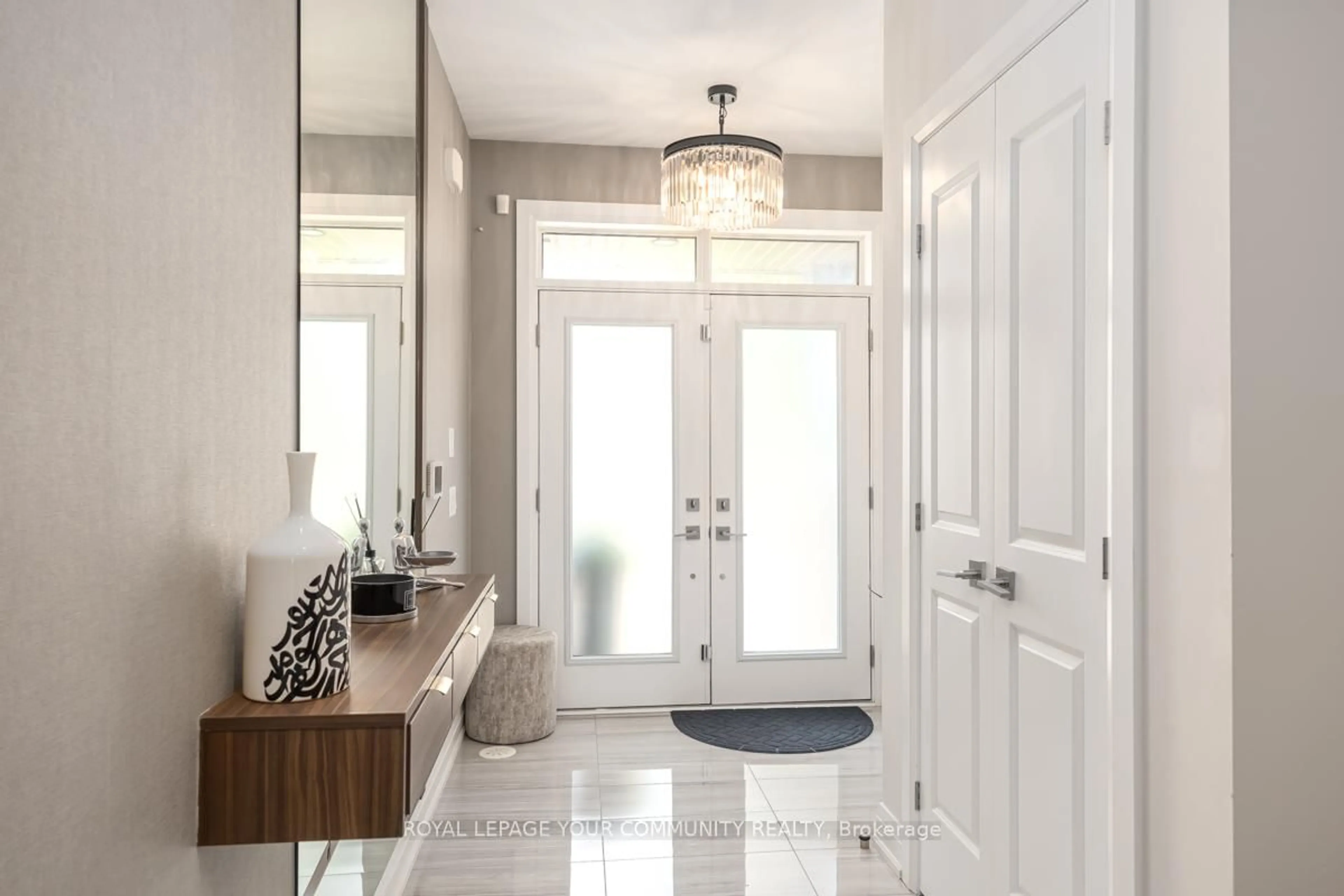 Indoor entryway for 21 John Stocks Way, Markham Ontario L3T 0E9