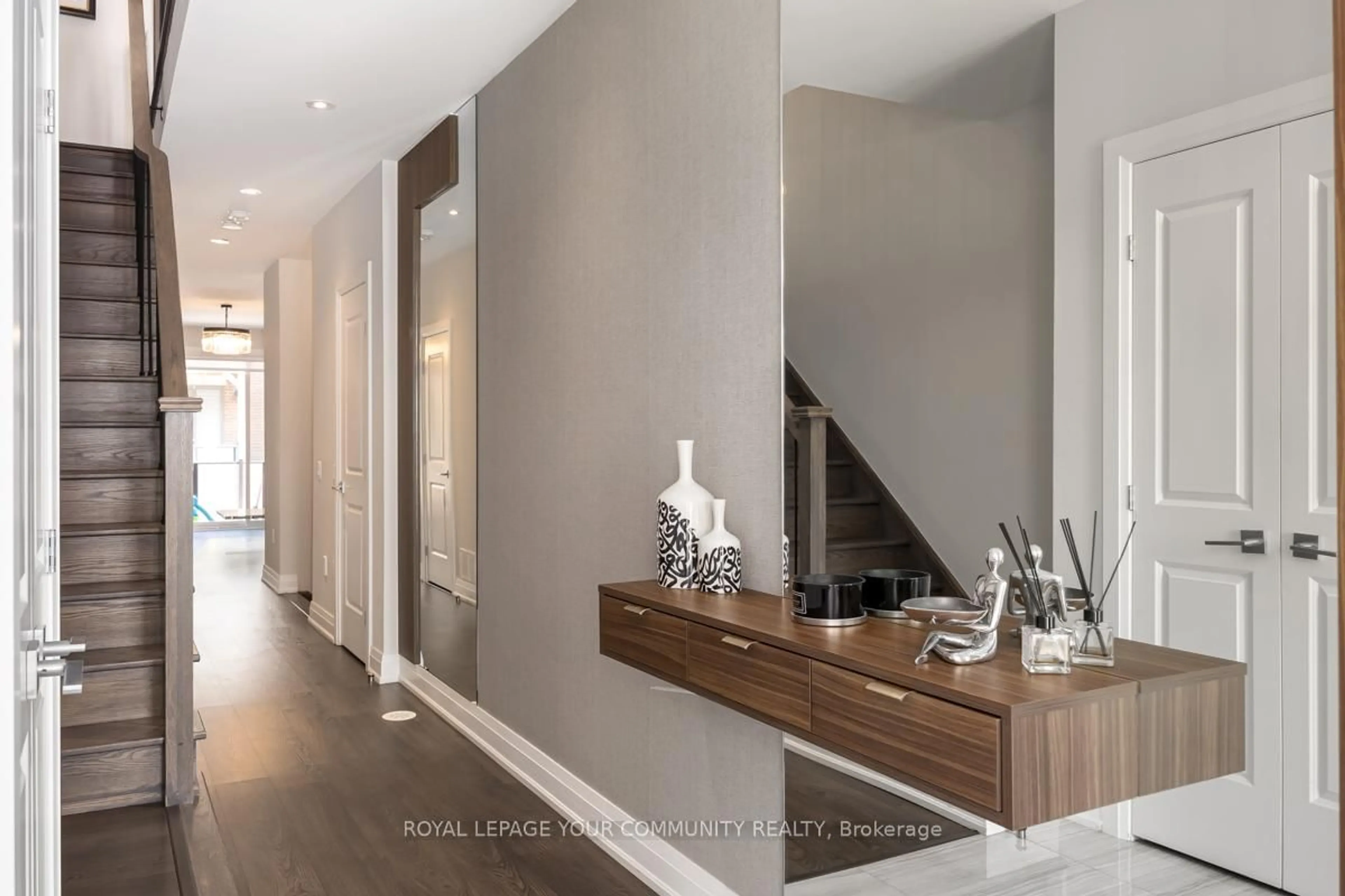 Indoor entryway for 21 John Stocks Way, Markham Ontario L3T 0E9