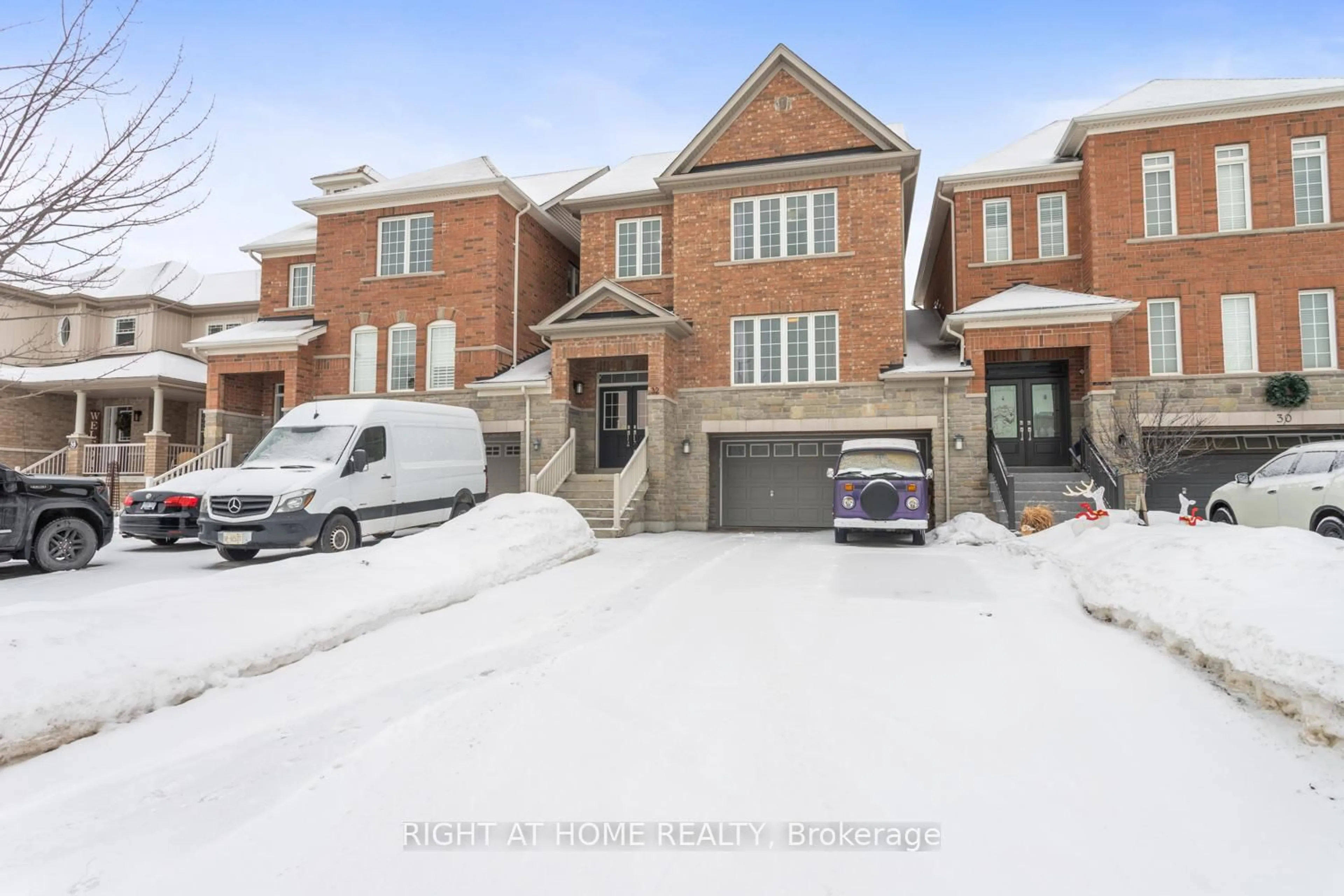 A pic from outside/outdoor area/front of a property/back of a property/a pic from drone, street for 32 Rennie St, Brock Ontario L0C 1H0