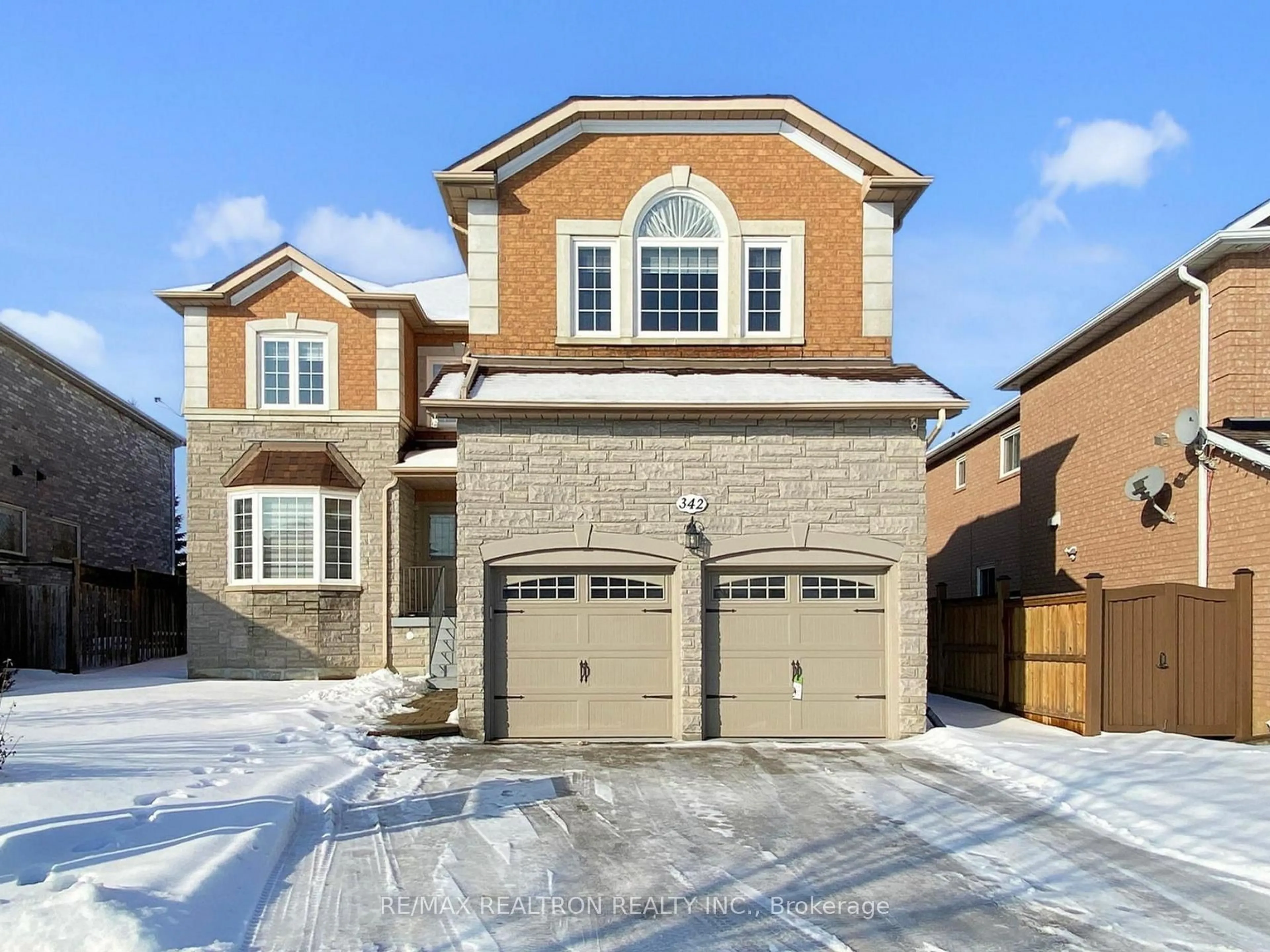 Home with brick exterior material, street for 342 Brookside Rd, Richmond Hill Ontario L4C 0G6