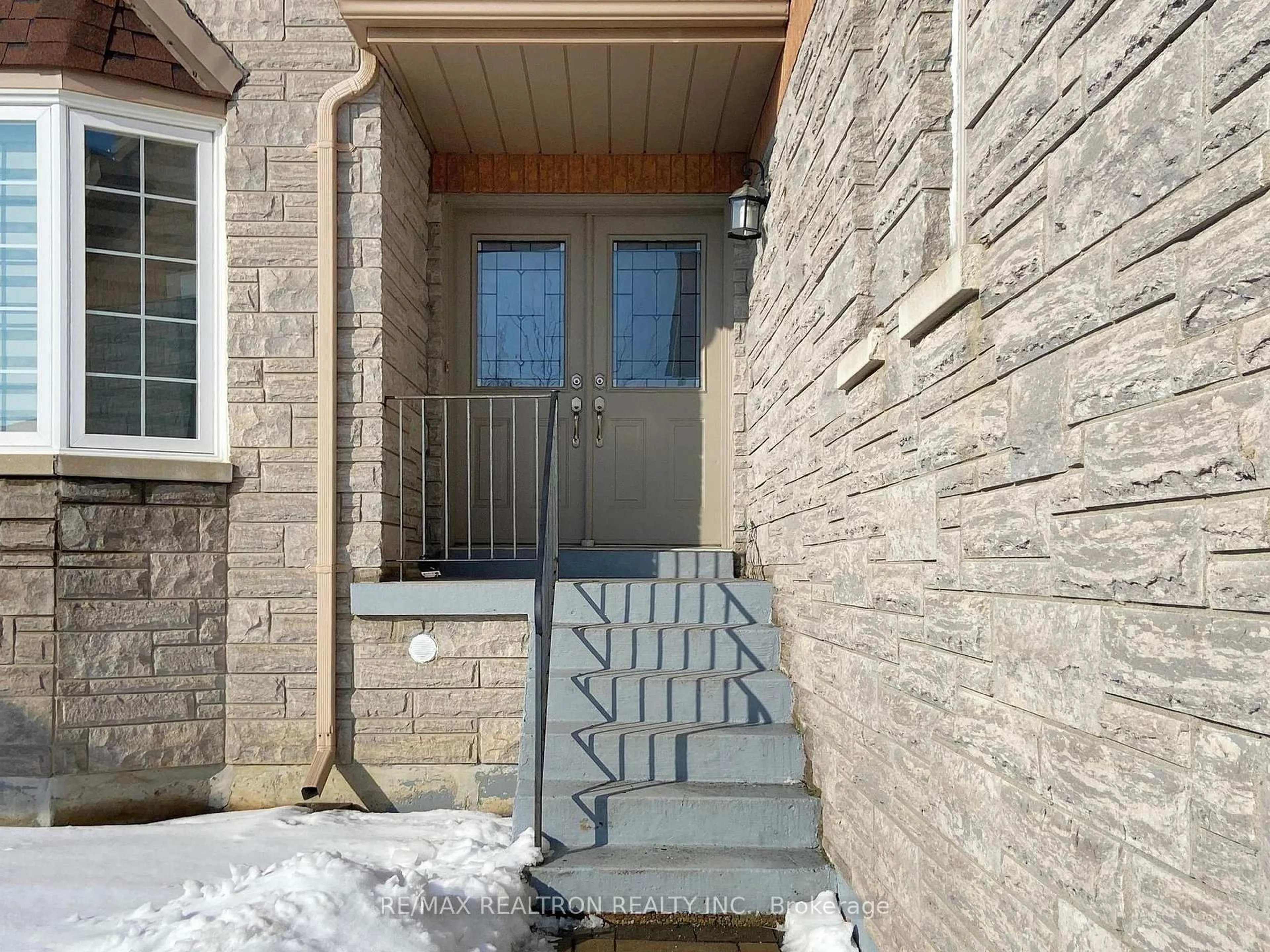 Indoor entryway for 342 Brookside Rd, Richmond Hill Ontario L4C 0G6