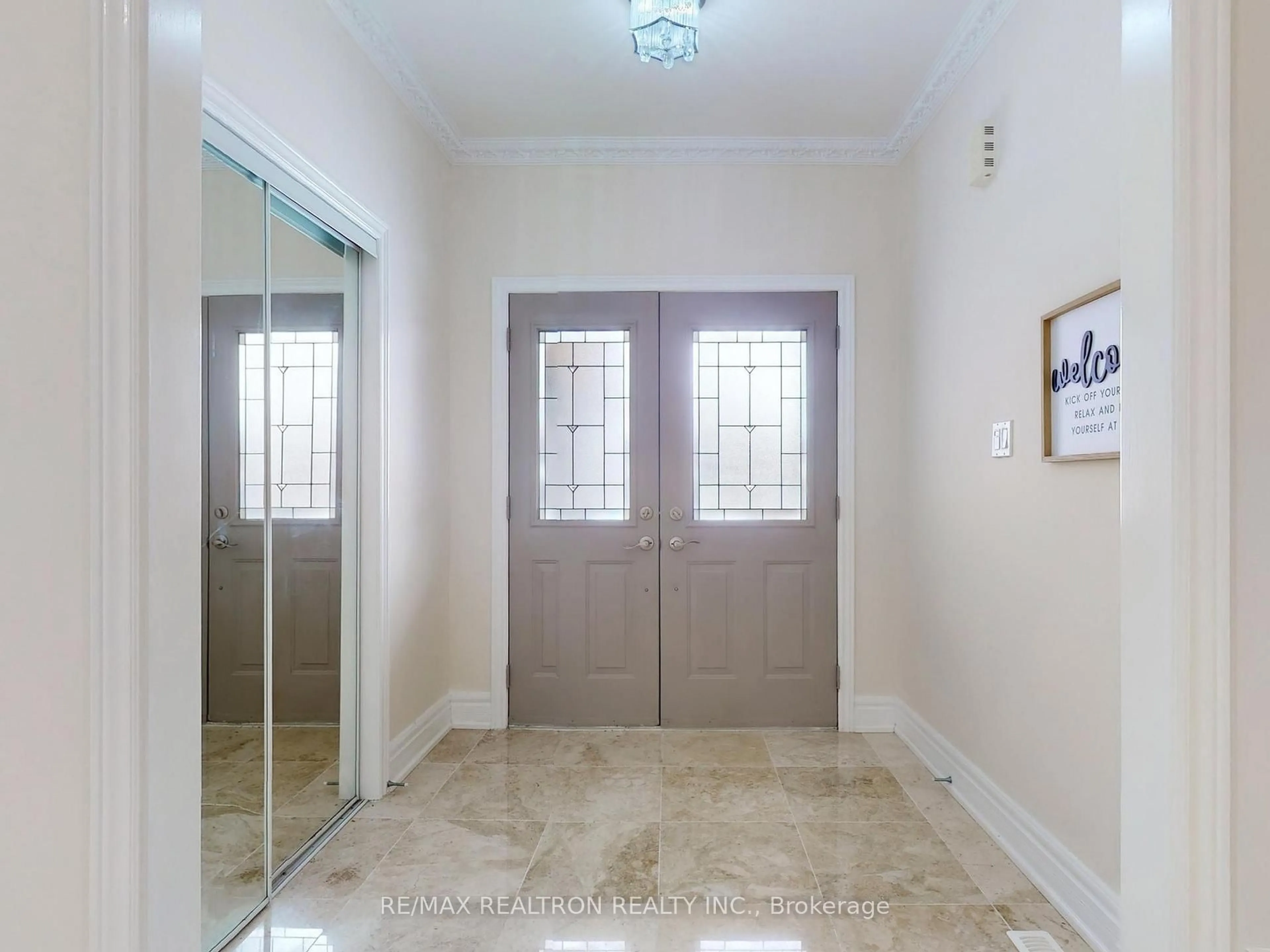 Indoor entryway for 342 Brookside Rd, Richmond Hill Ontario L4C 0G6