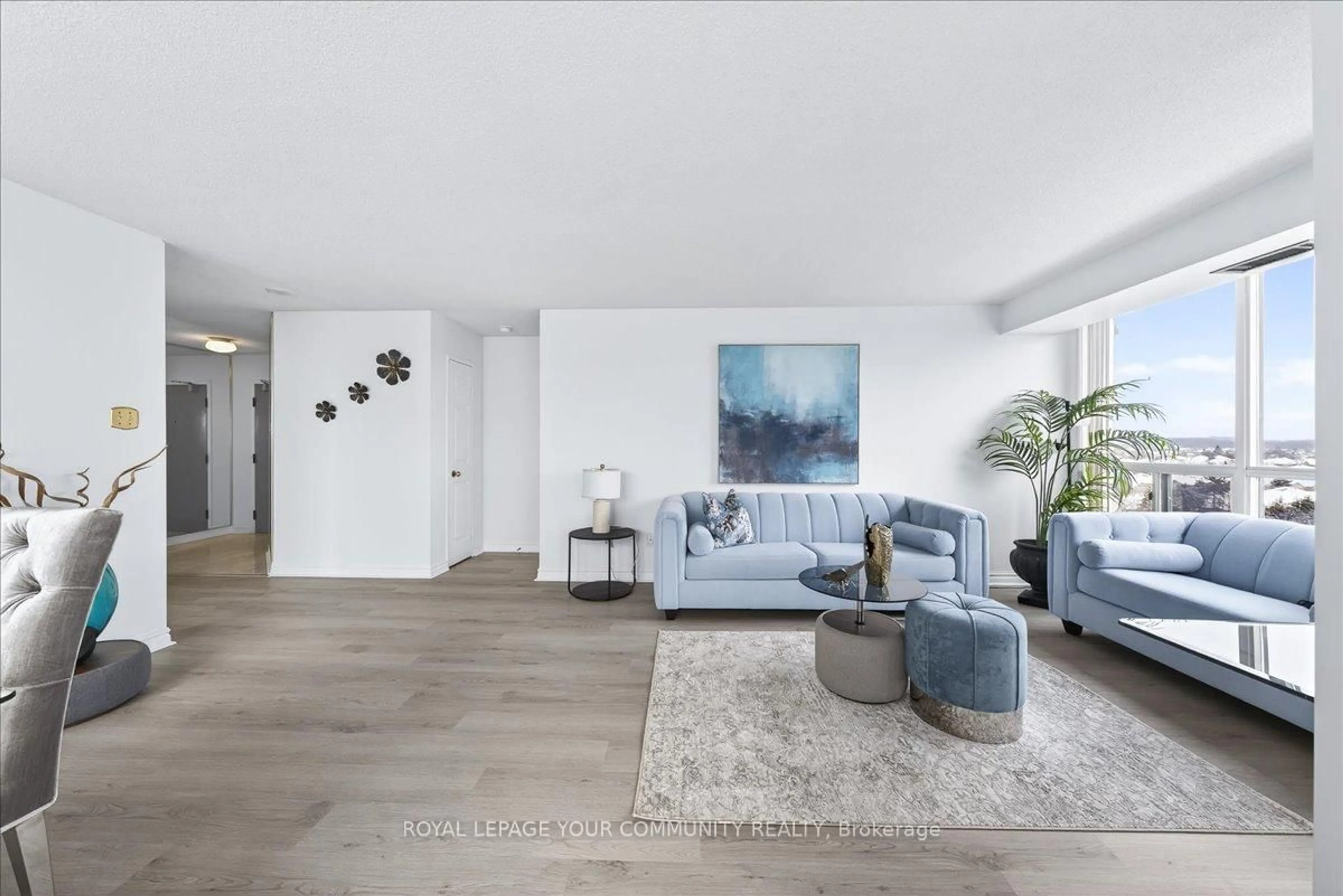 Living room with furniture, unknown for 8501 Bayview Ave #804, Richmond Hill Ontario L4B 3J7