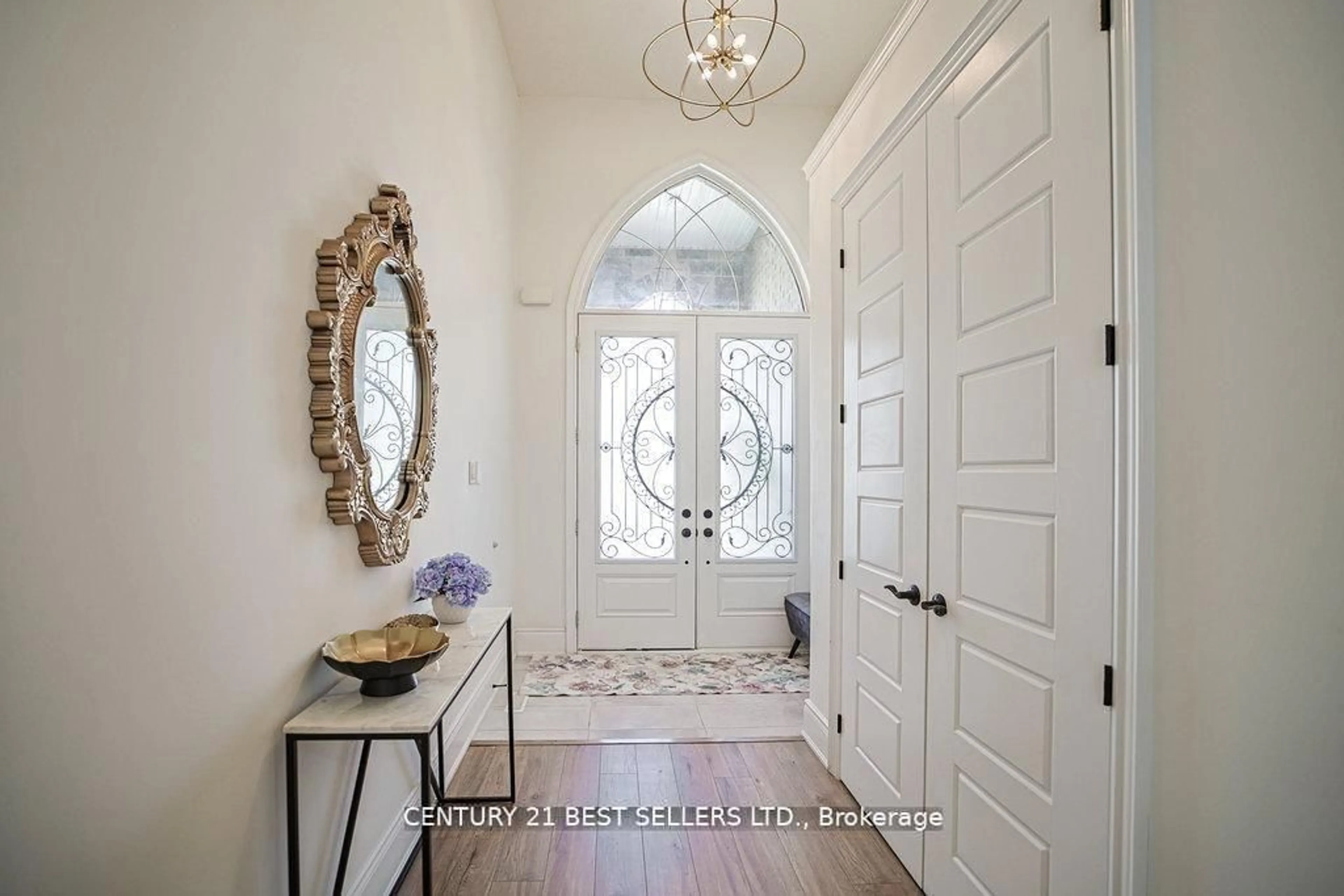 Indoor entryway for 5 Wood Cres, Essa Ontario L0M 1B5