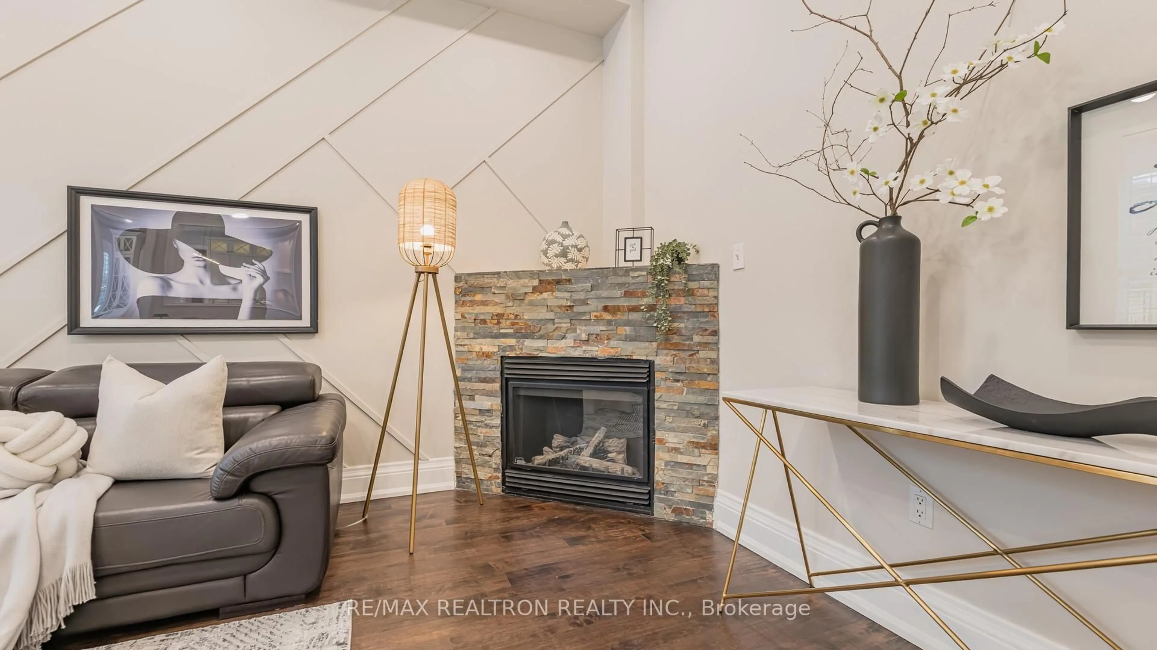 Living room with furniture, ceramic/tile floor for 275 Sunset Beach Rd, Richmond Hill Ontario L4E 3H3