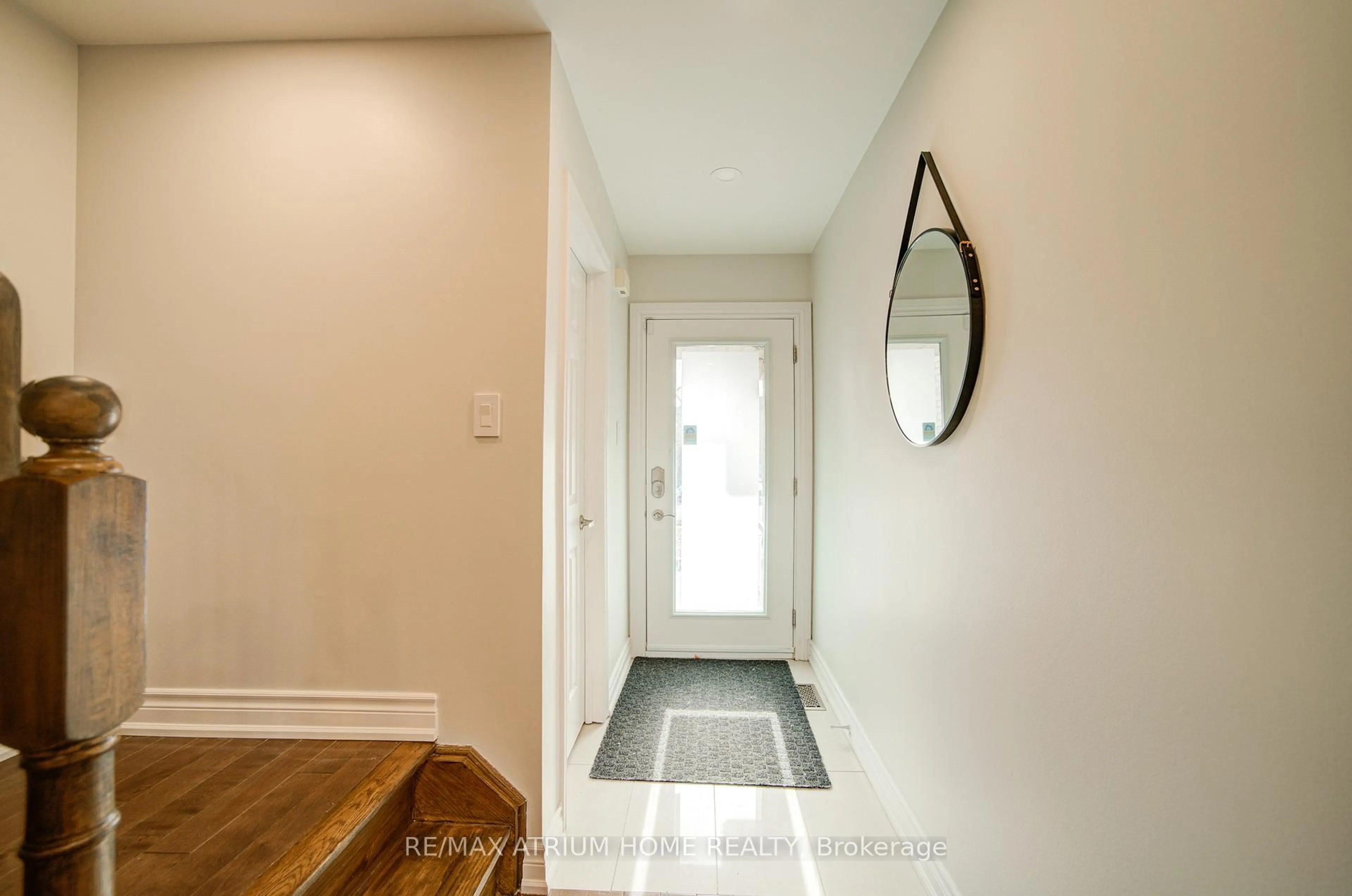 Indoor entryway for 20 Maple Sugar Lane, Vaughan Ontario L4J 8S5