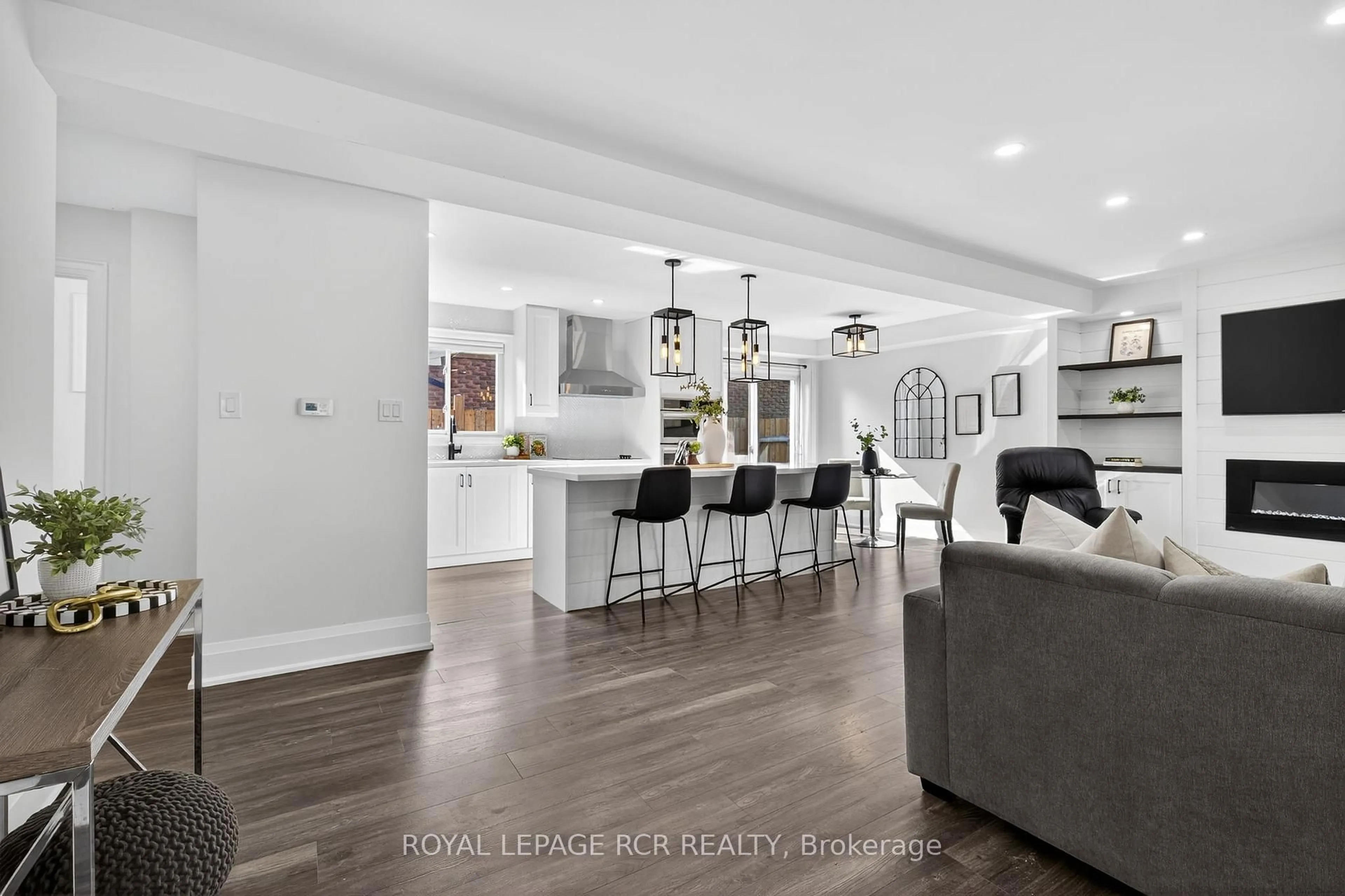 Open concept kitchen, unknown for 179 Tupper St, New Tecumseth Ontario L9R 1E1