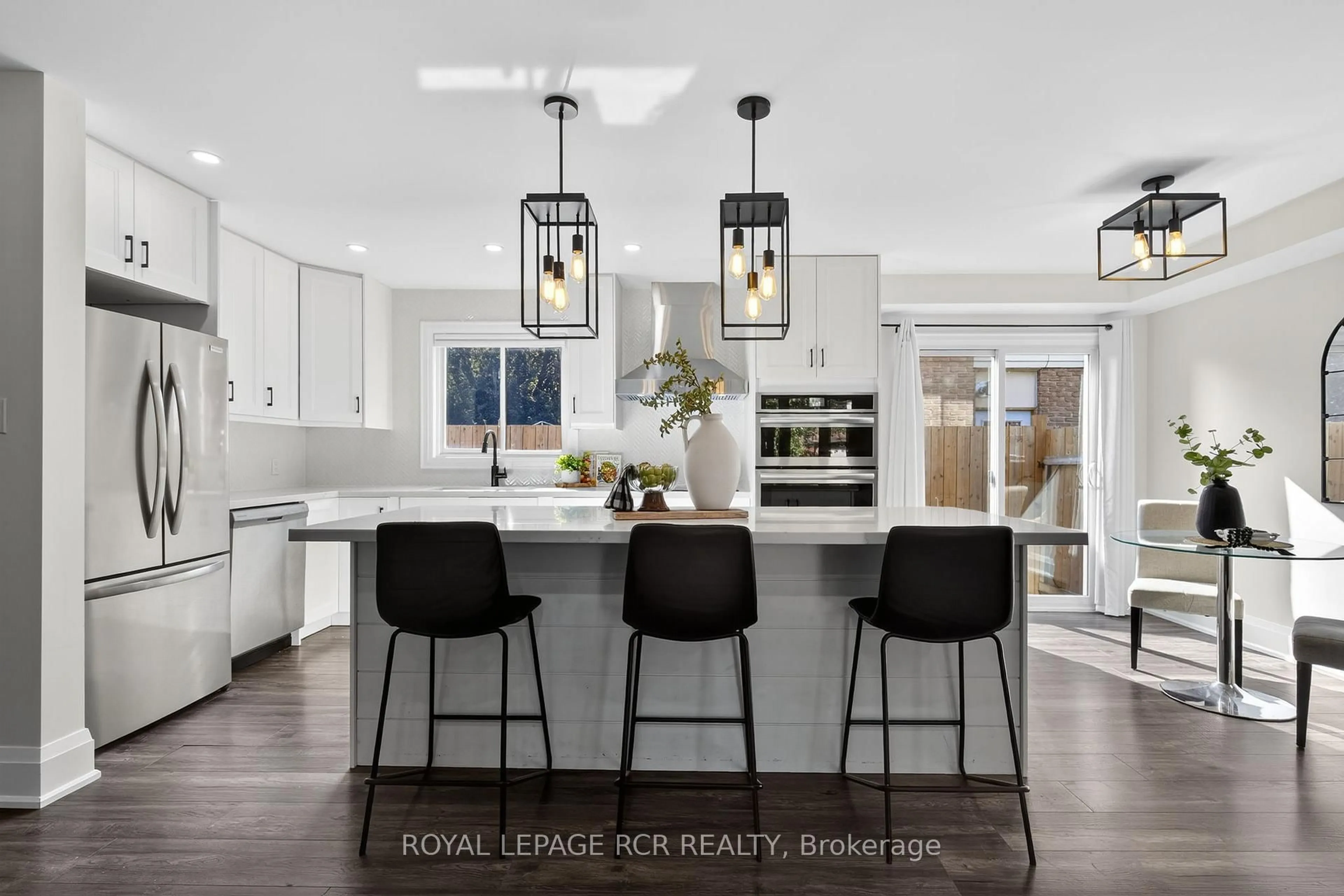 Open concept kitchen, ceramic/tile floor for 179 Tupper St, New Tecumseth Ontario L9R 1E1