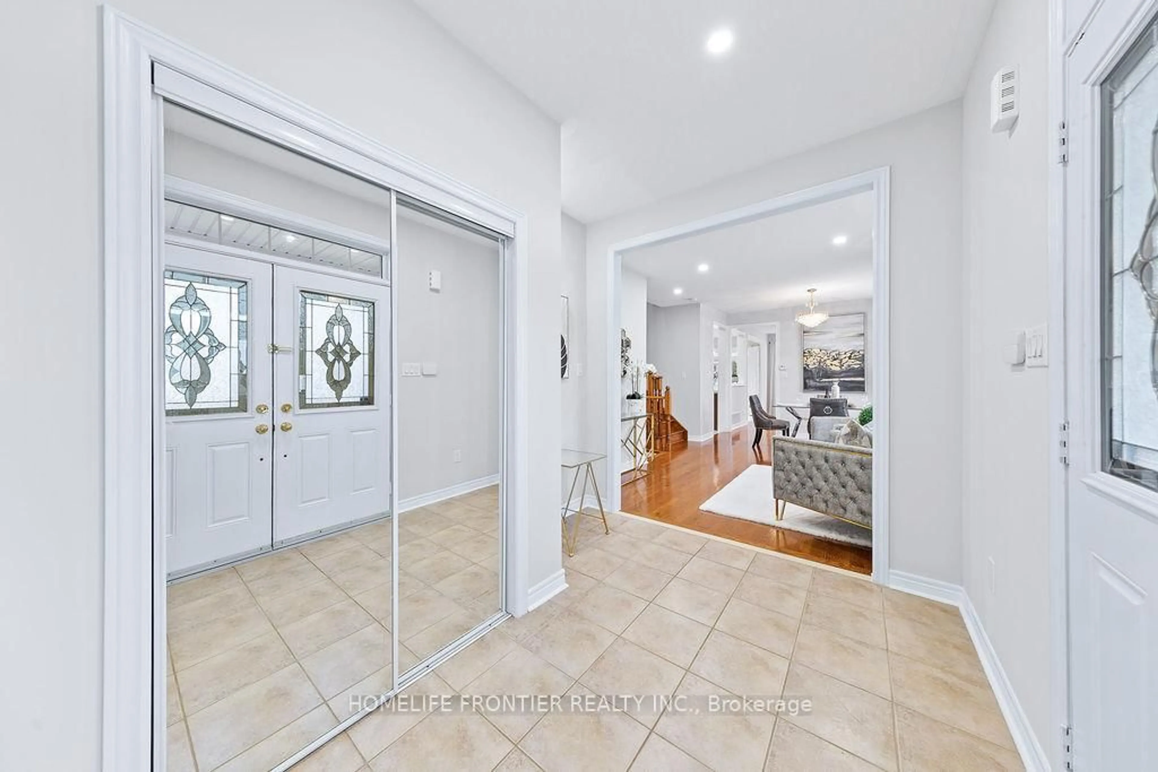 Indoor entryway for 2 George Kirby St, Vaughan Ontario L6A 0K5