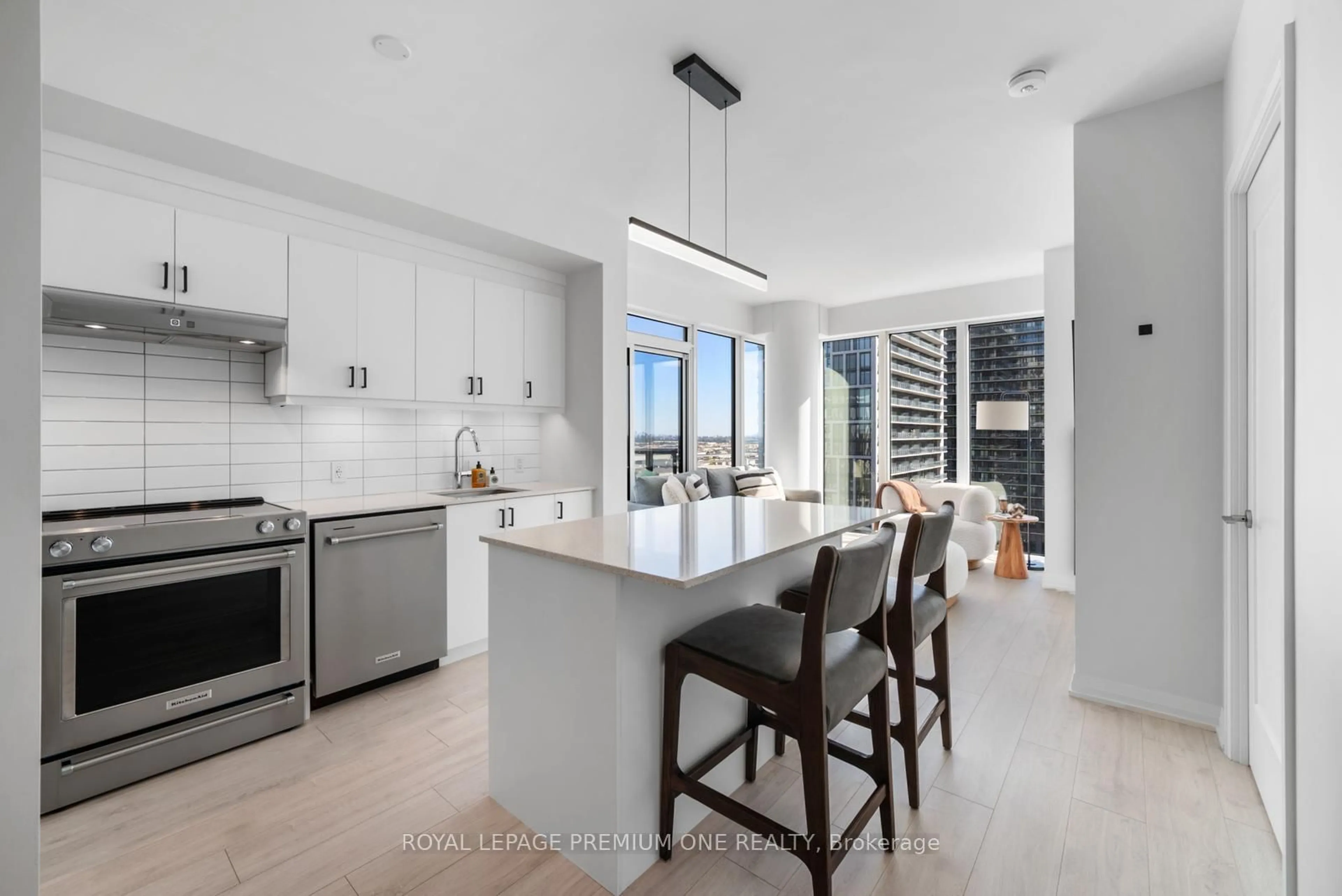 Open concept kitchen, ceramic/tile floor for 9000 JANE St #1715, Vaughan Ontario L4K 2M9