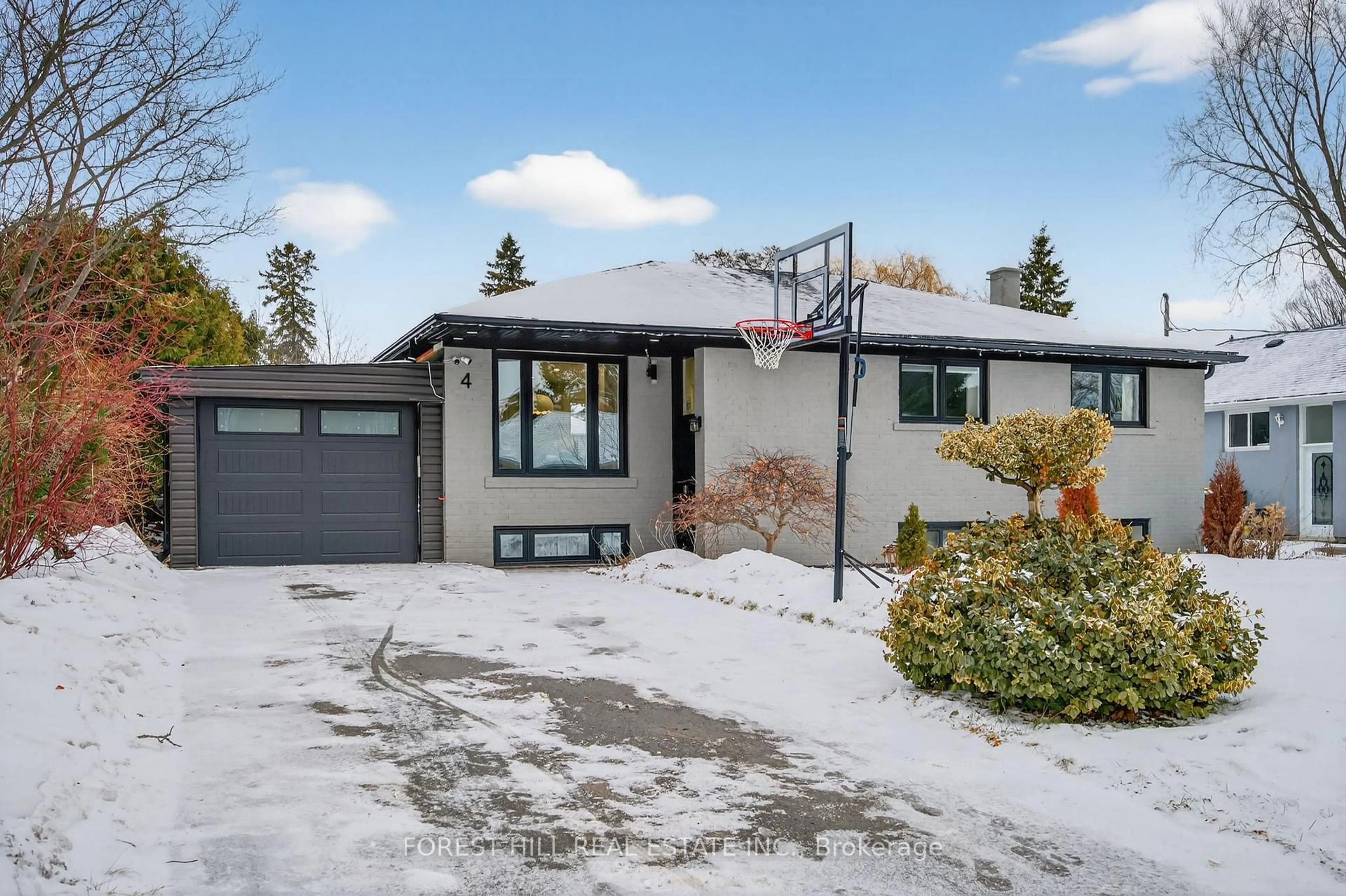 Unknown for 4 Holman Cres, Aurora Ontario L4G 1Z9