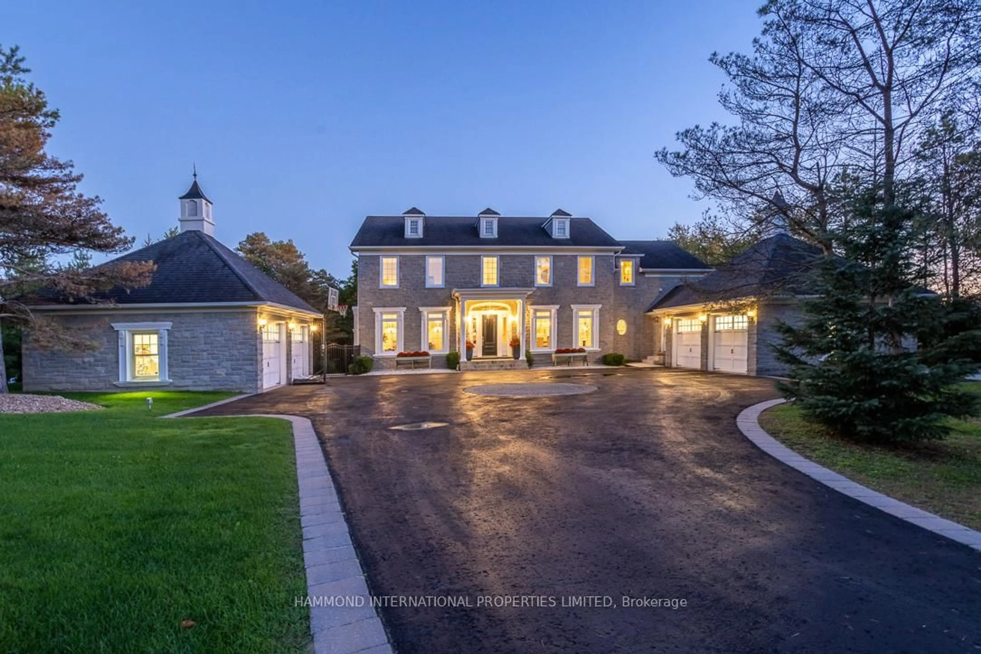 A pic from outside/outdoor area/front of a property/back of a property/a pic from drone, street for 41 Greenvalley Circ, Whitchurch-Stouffville Ontario L3Y 4W1