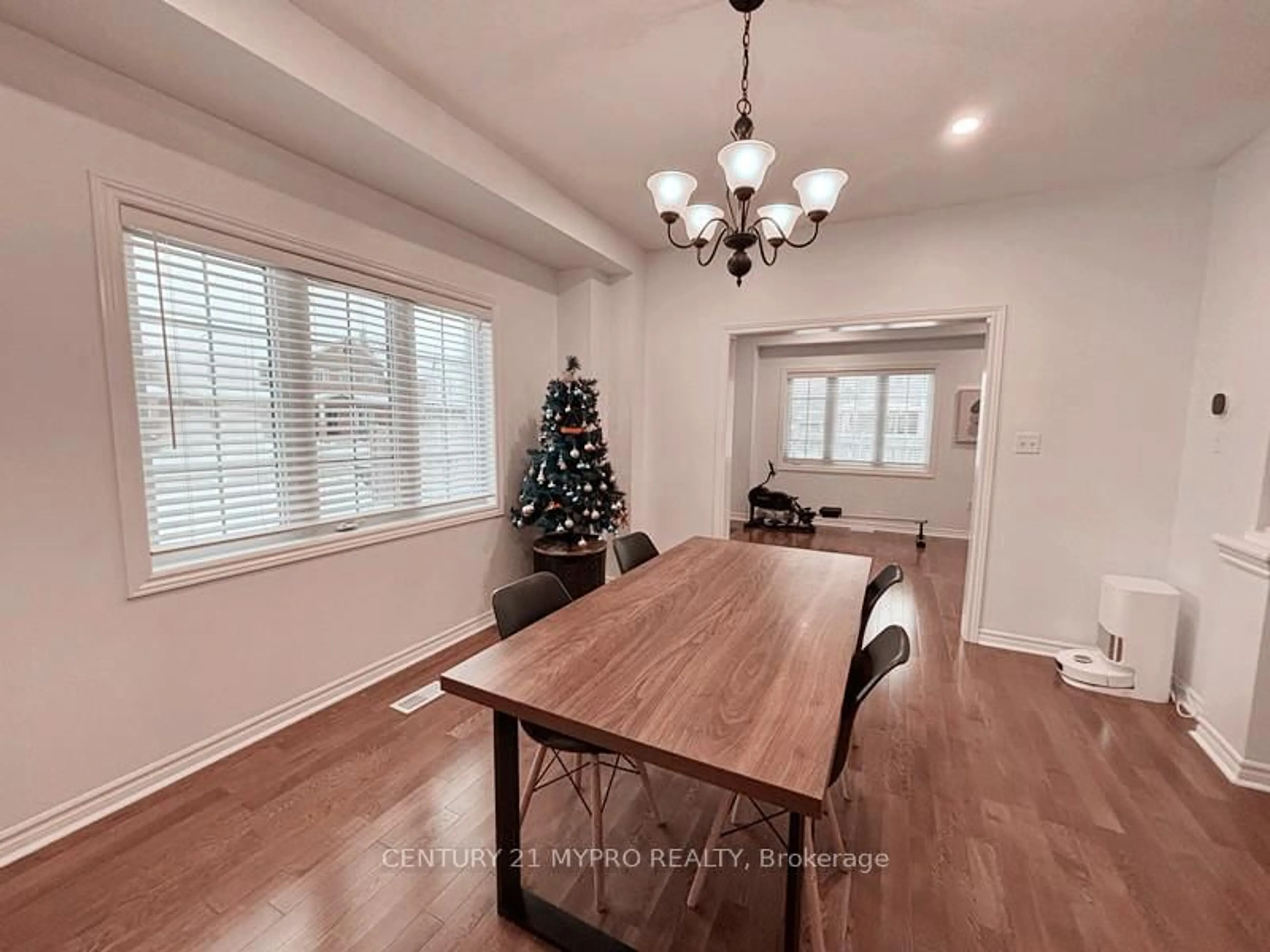Dining room, wood/laminate floor for 2 Whitestone Dr, Georgina Ontario L4P 0A1