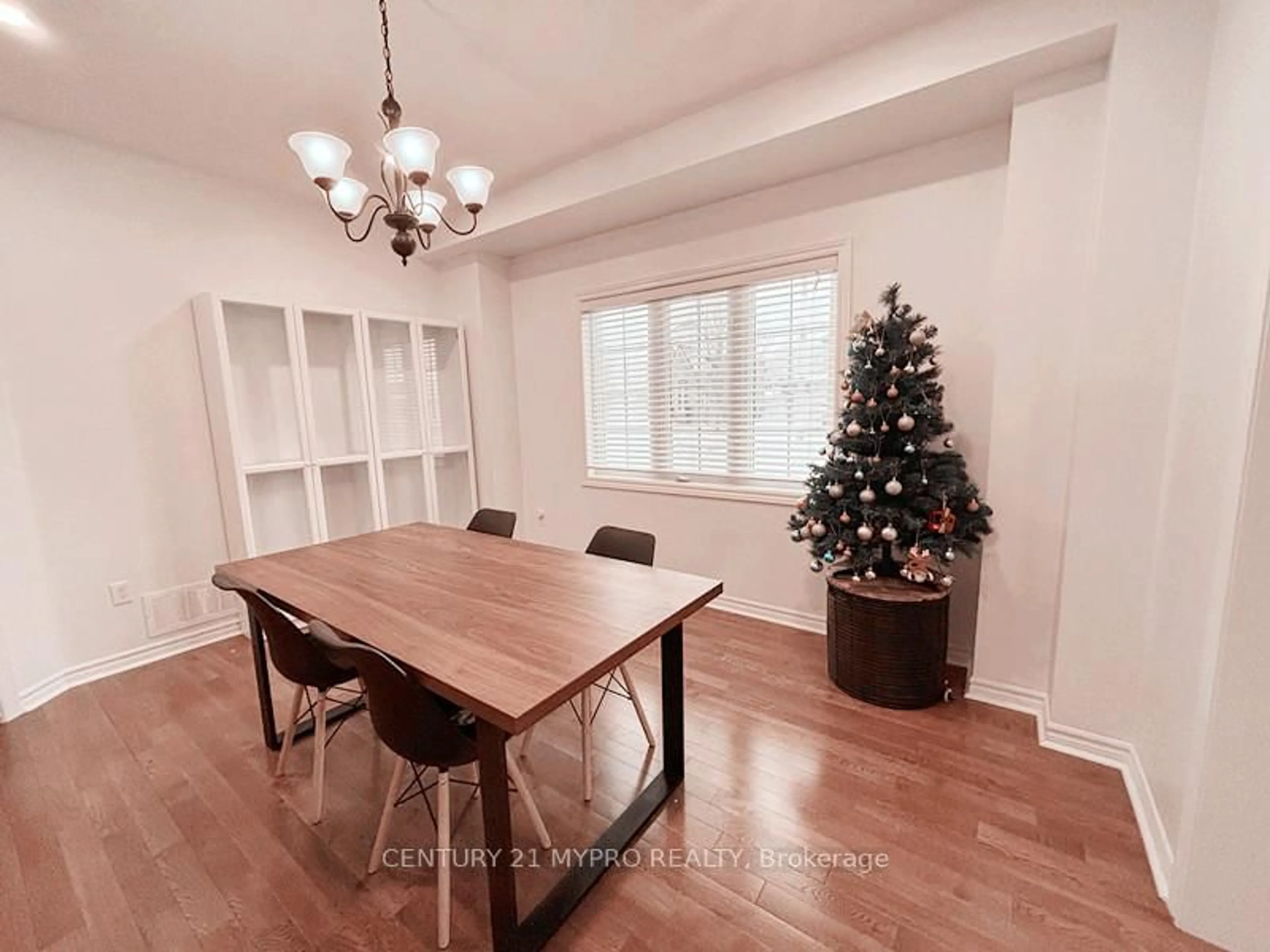 Dining room, wood/laminate floor for 2 Whitestone Dr, Georgina Ontario L4P 0A1