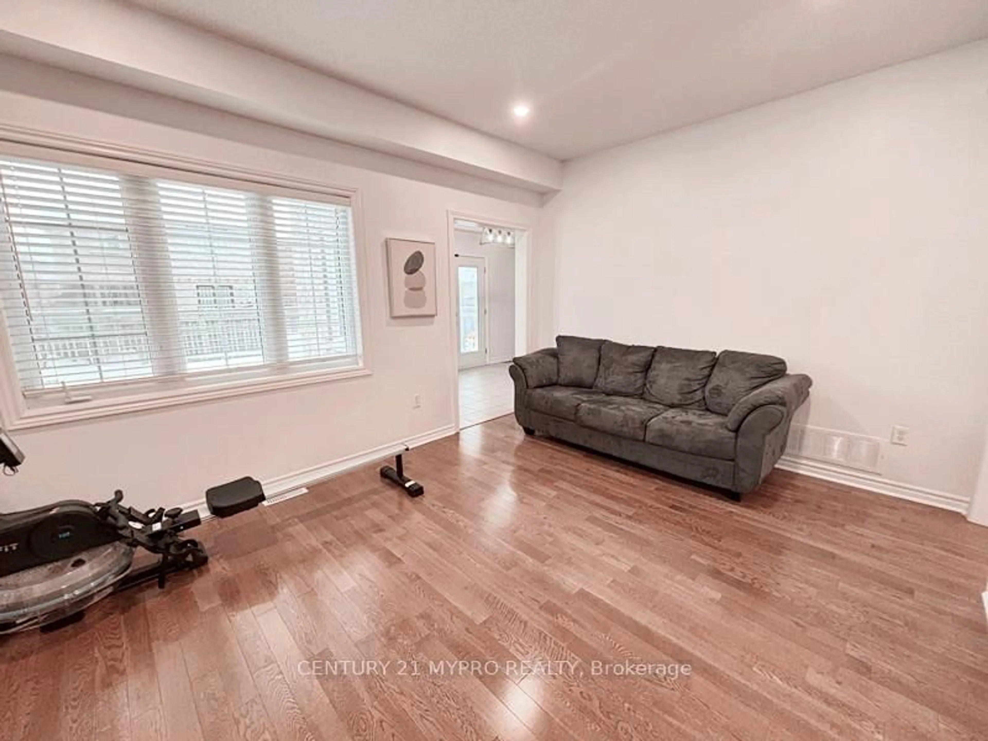 A pic of a room for 2 Whitestone Dr, Georgina Ontario L4P 0A1