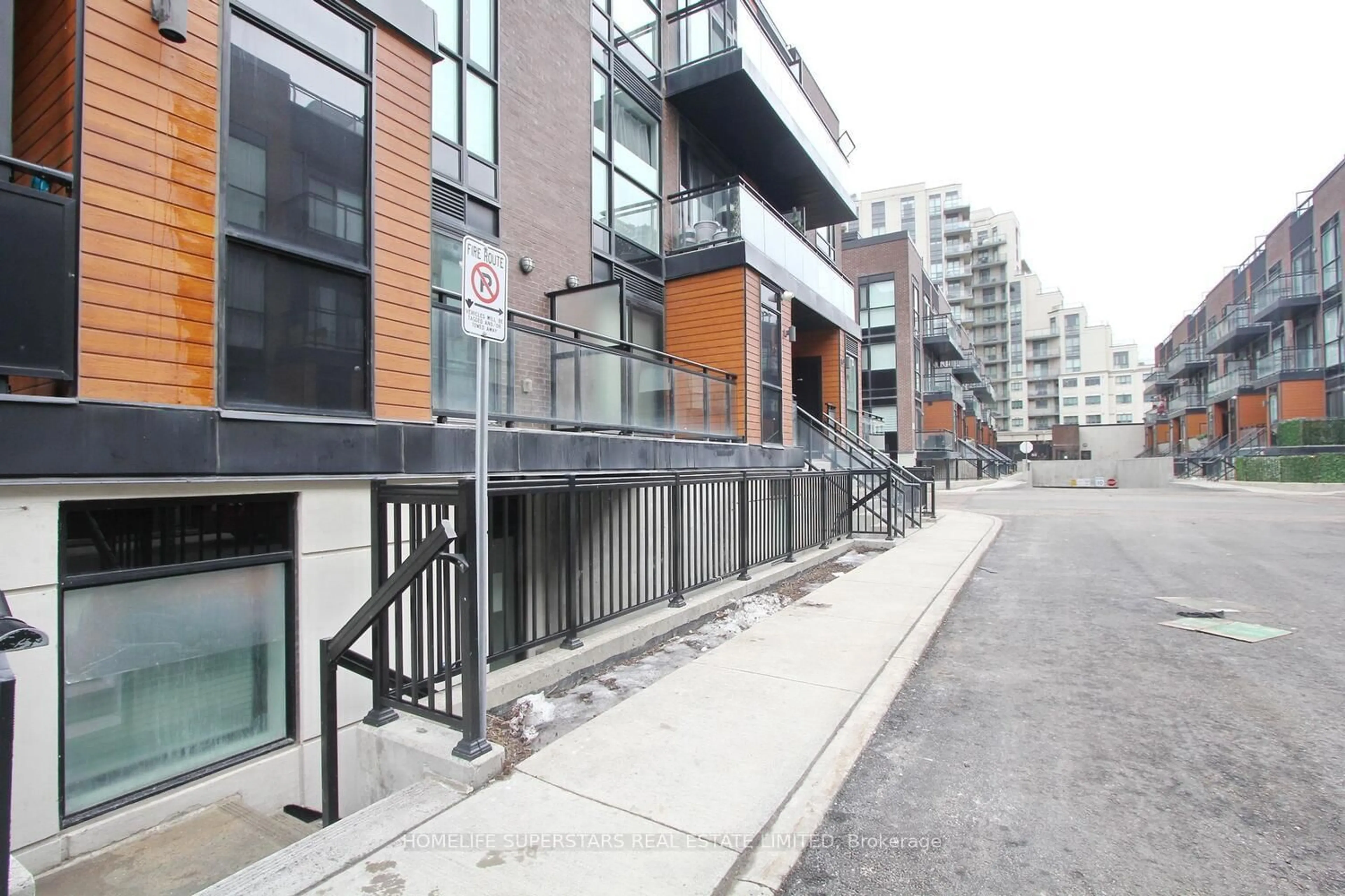 Patio, street for 5309 Highway No 7 #902, Vaughan Ontario L4L 0J1