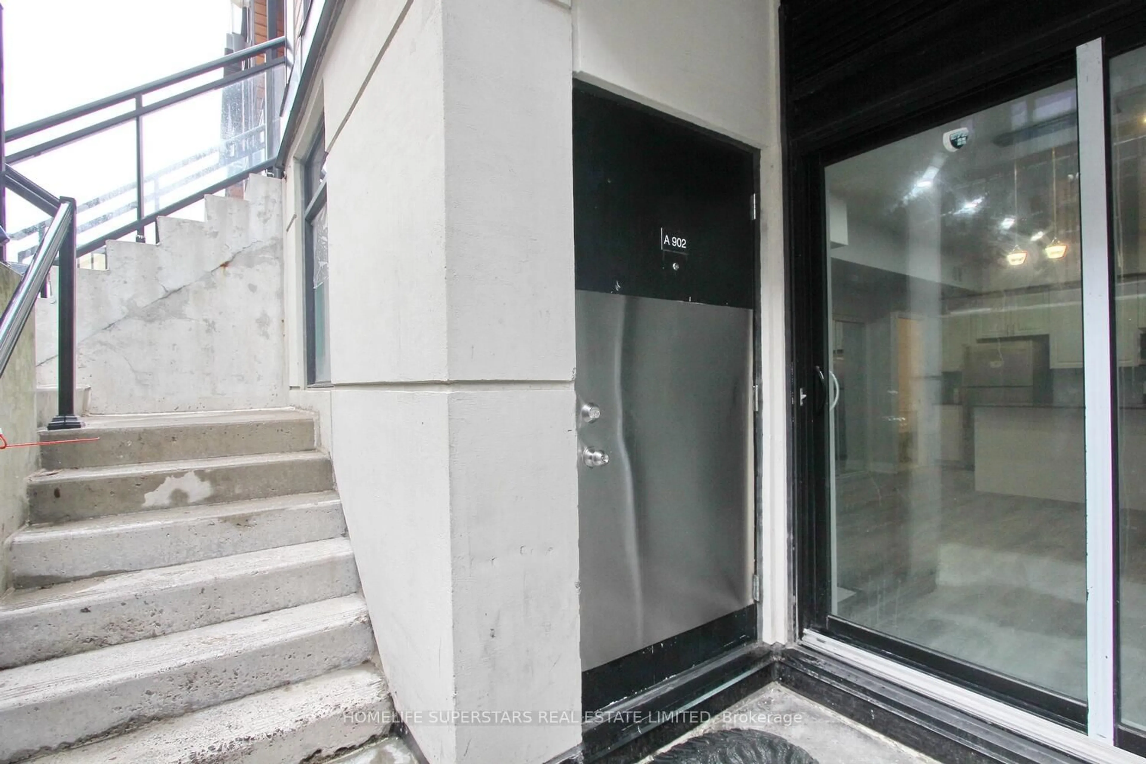 Indoor foyer for 5309 Highway No 7 #902, Vaughan Ontario L4L 0J1