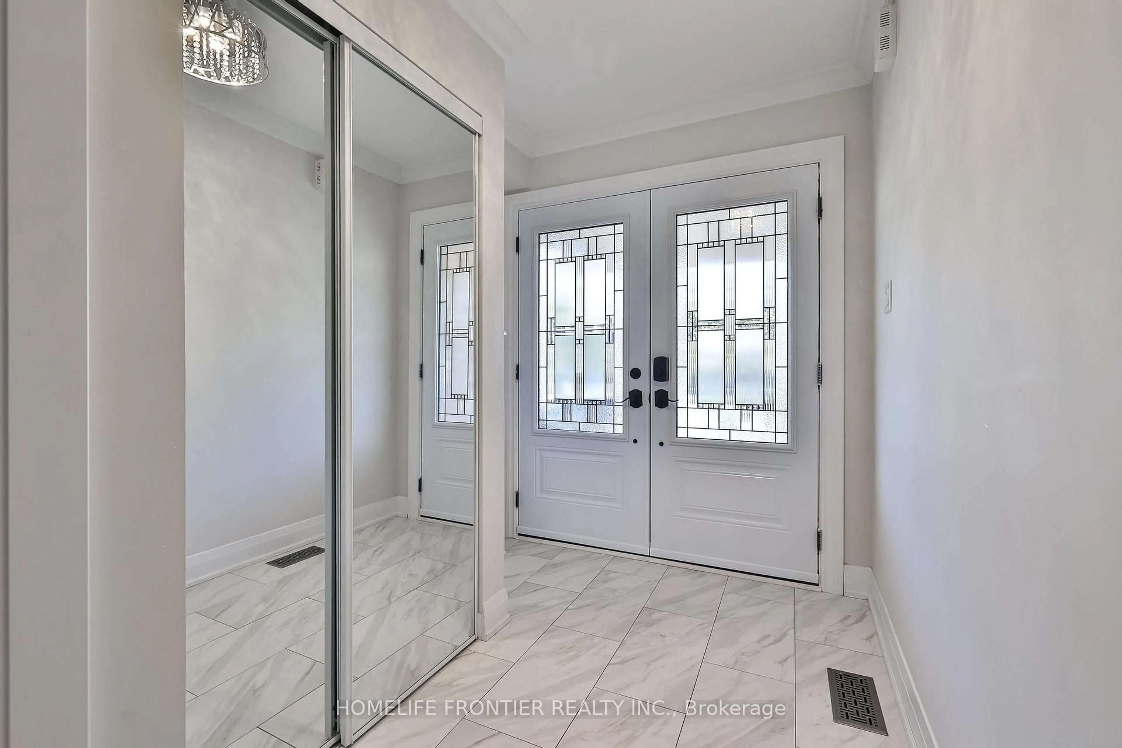 Indoor entryway for 86 Venice Gate Dr, Vaughan Ontario L4H 0E7