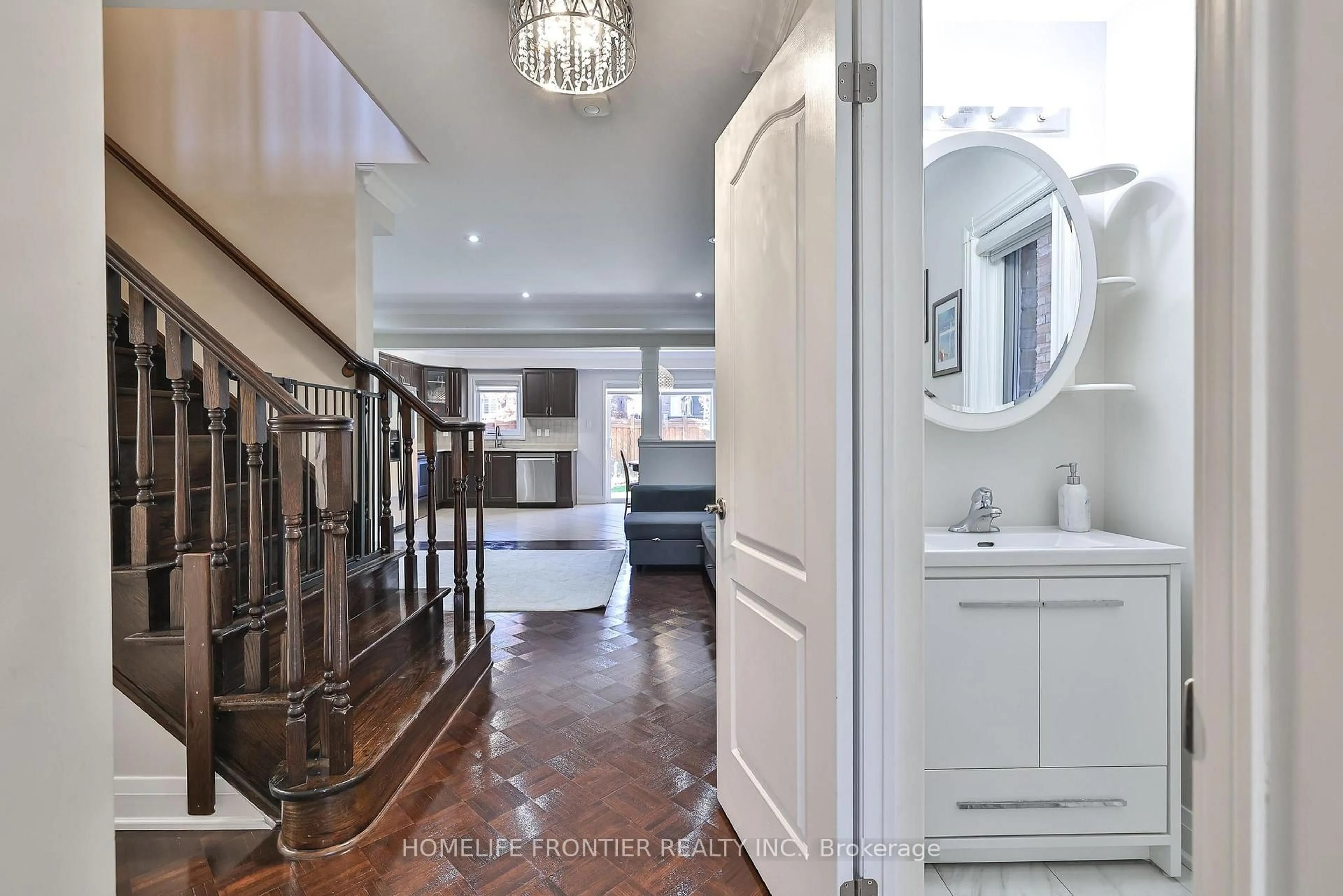 Indoor entryway for 86 Venice Gate Dr, Vaughan Ontario L4H 0E7