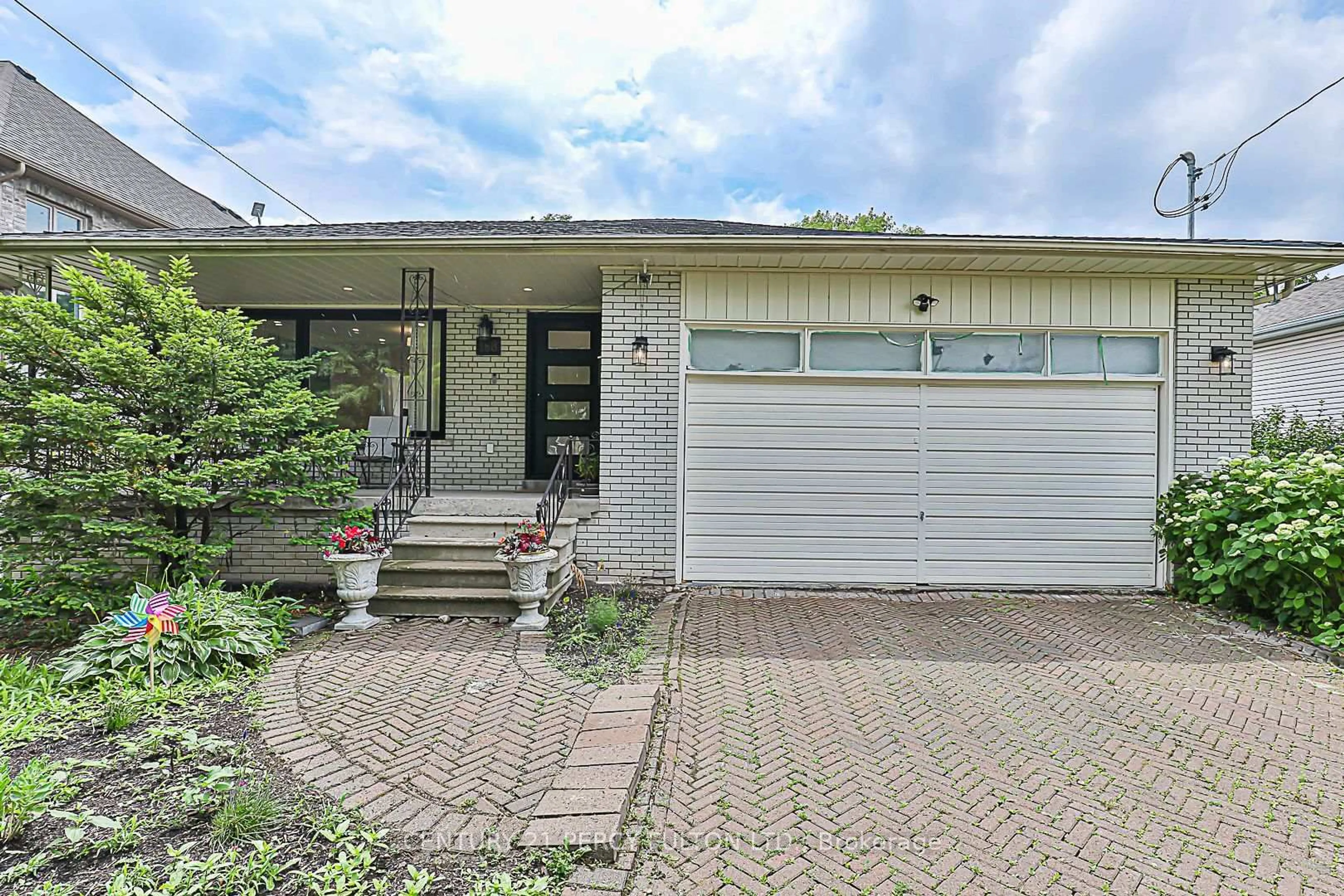 Home with brick exterior material, street for 168 Ruggles Ave, Richmond Hill Ontario L4C 1Y4
