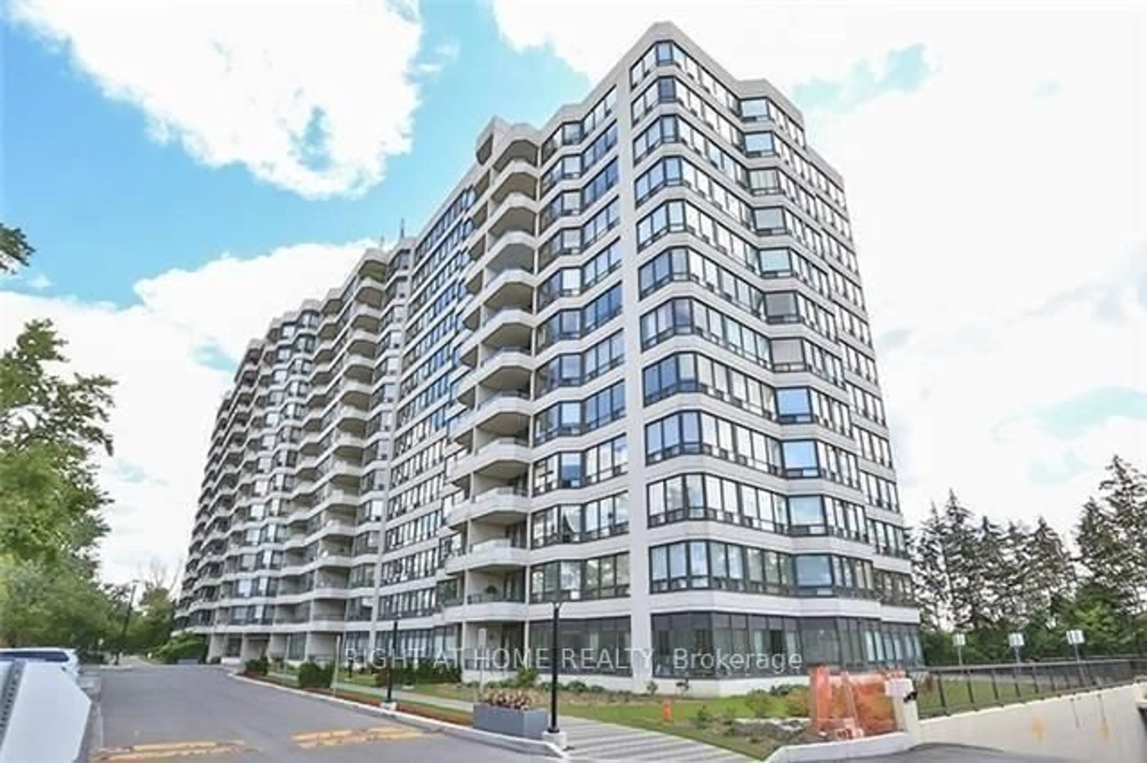 A pic from outside/outdoor area/front of a property/back of a property/a pic from drone, building for 8501 Bayview Ave #1006, Richmond Hill Ontario L4B 3J7