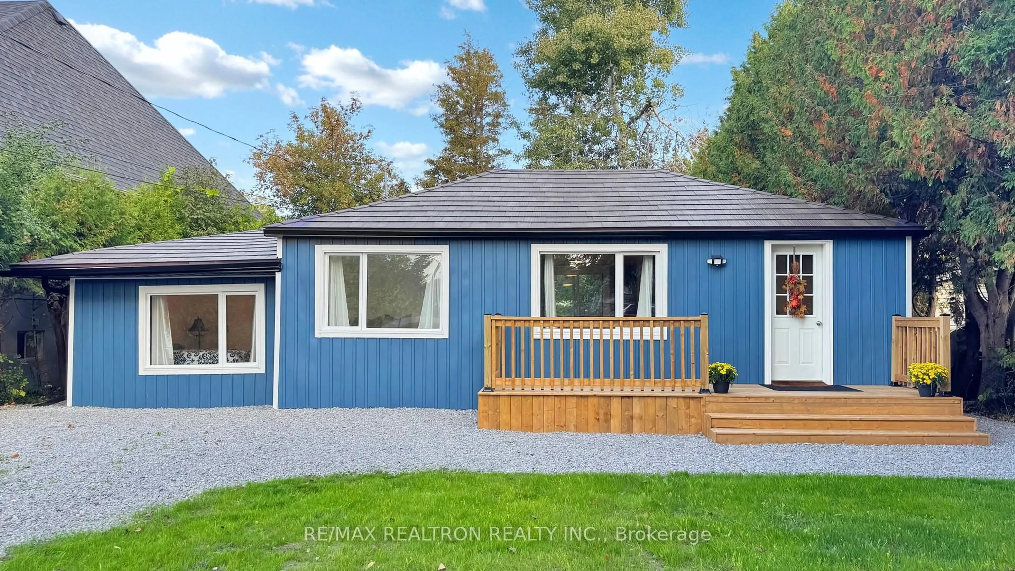 Home with vinyl exterior material, street for 1980 Metro Rd, Georgina Ontario L0E 1L0