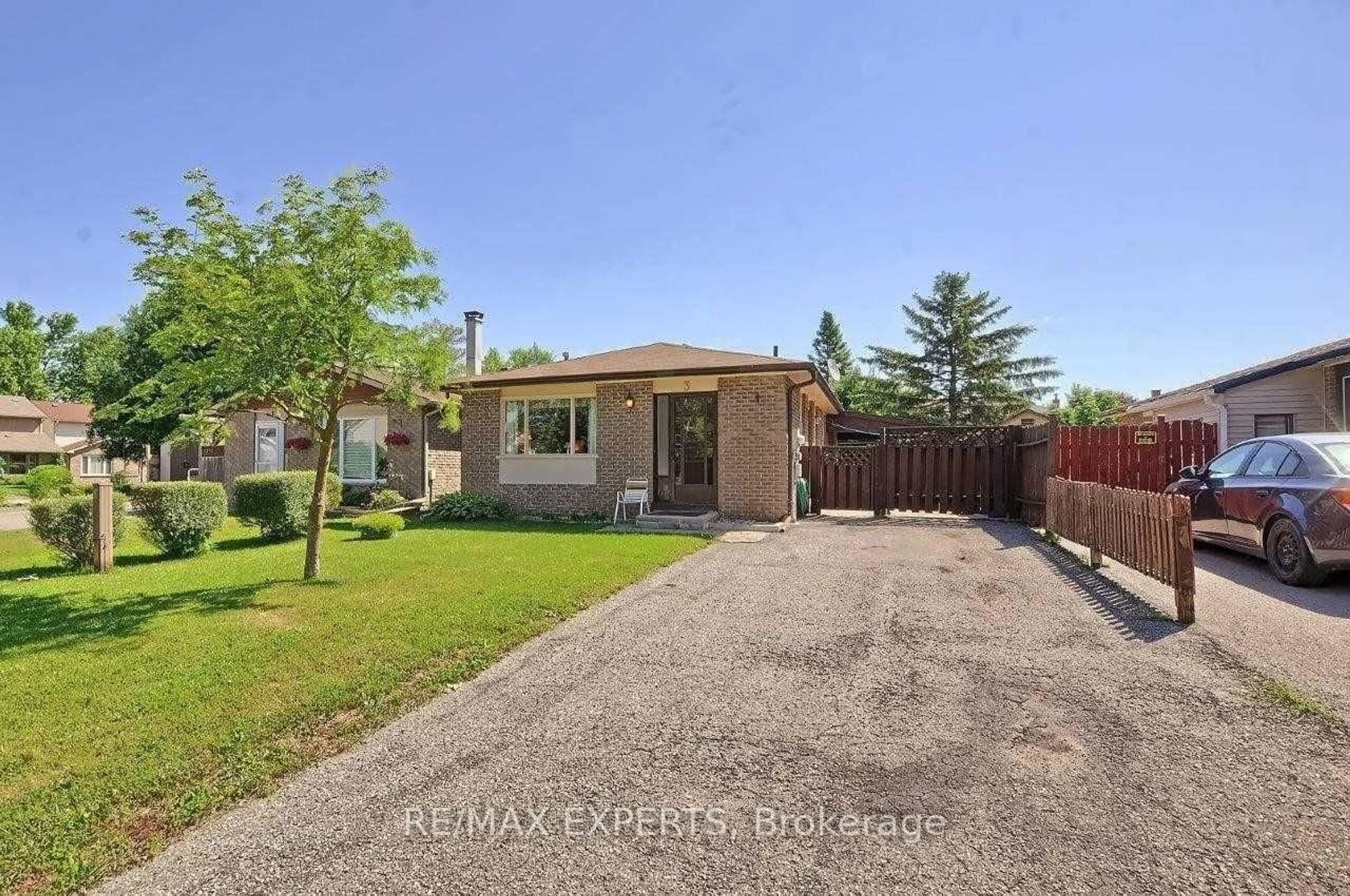 A pic from outside/outdoor area/front of a property/back of a property/a pic from drone, street for 3 Milne St, New Tecumseth Ontario L4N 7J1