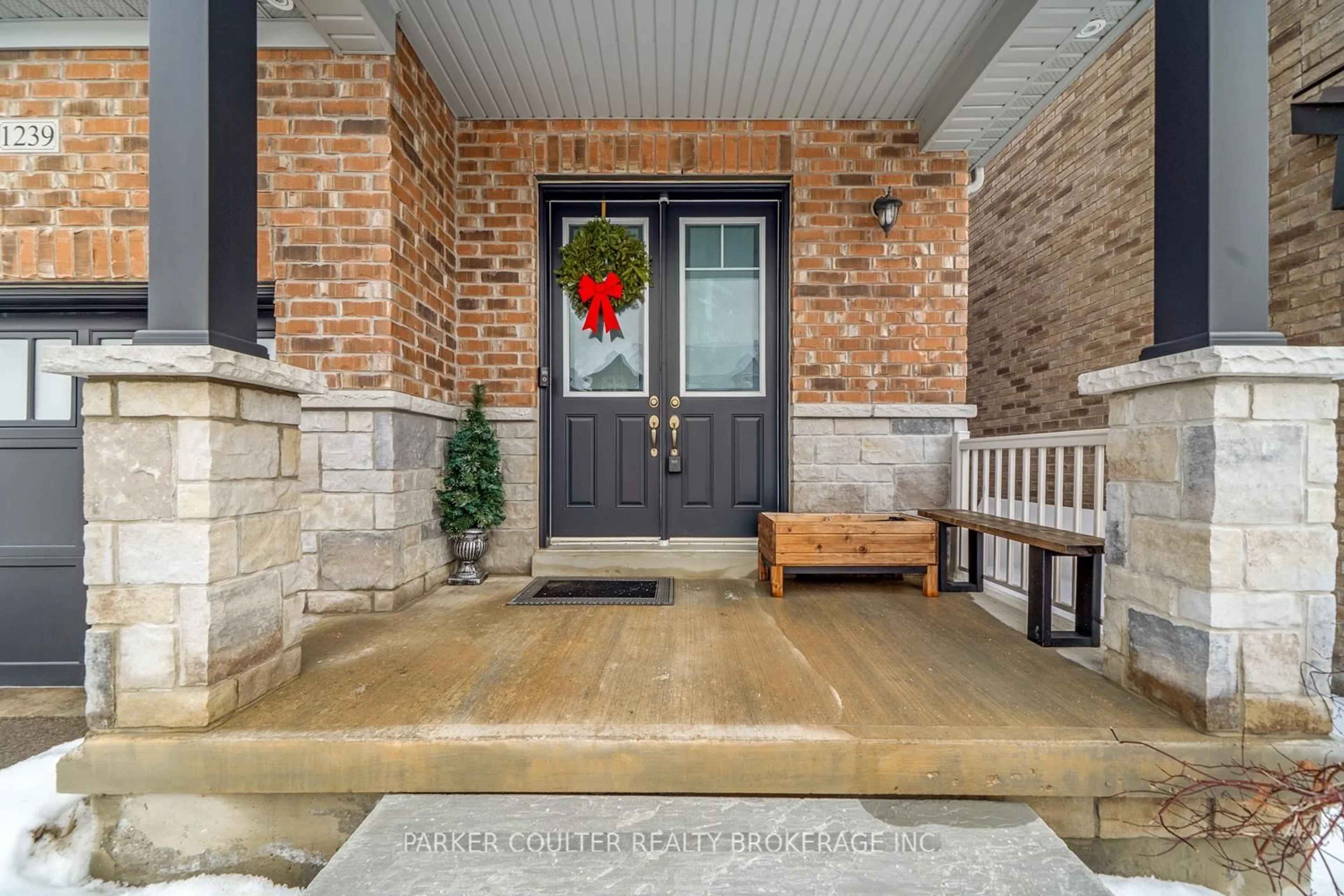 Indoor entryway for 1239 Peelar Cres, Innisfil Ontario L0L 1W0