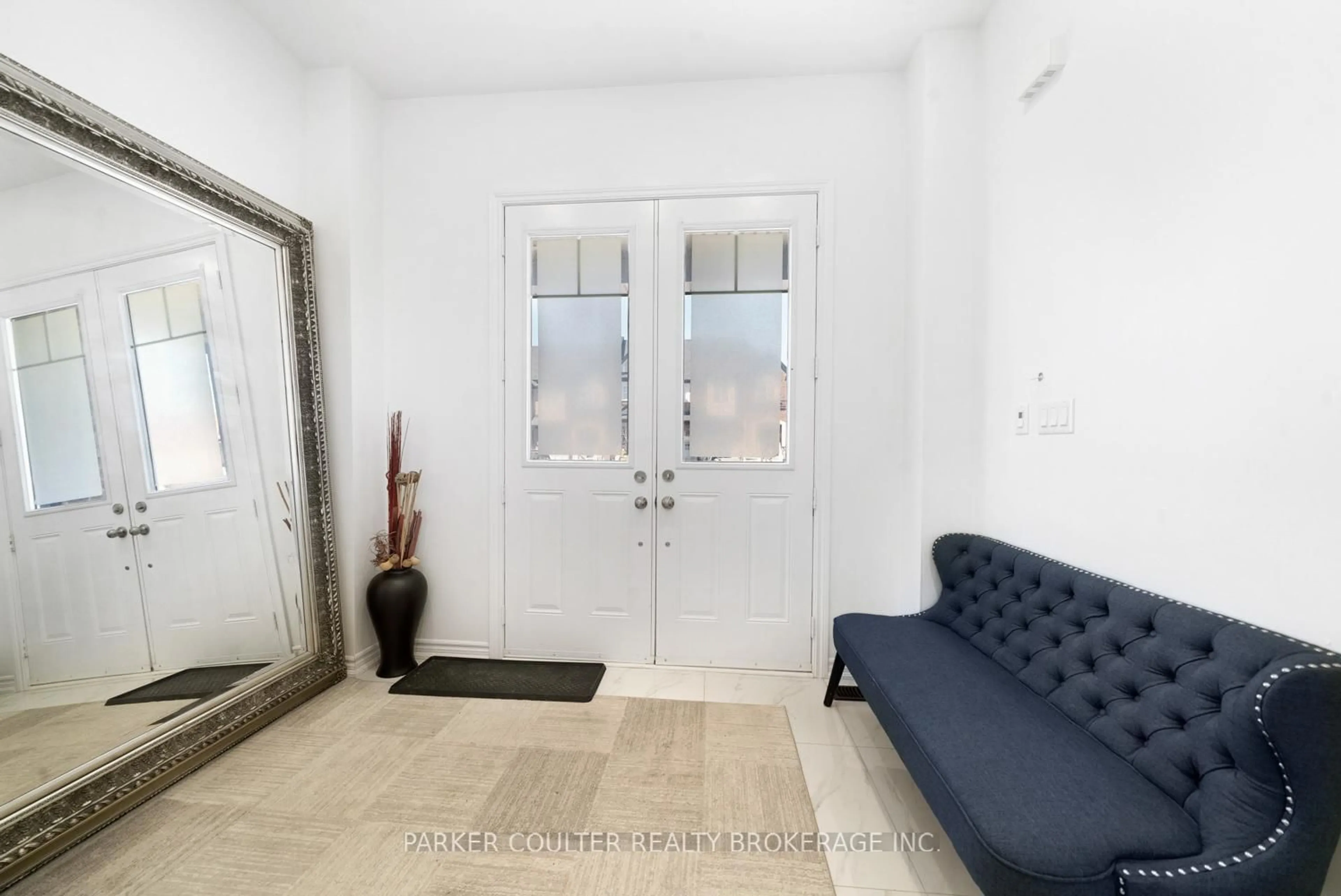 Indoor entryway for 1239 Peelar Cres, Innisfil Ontario L0L 1W0