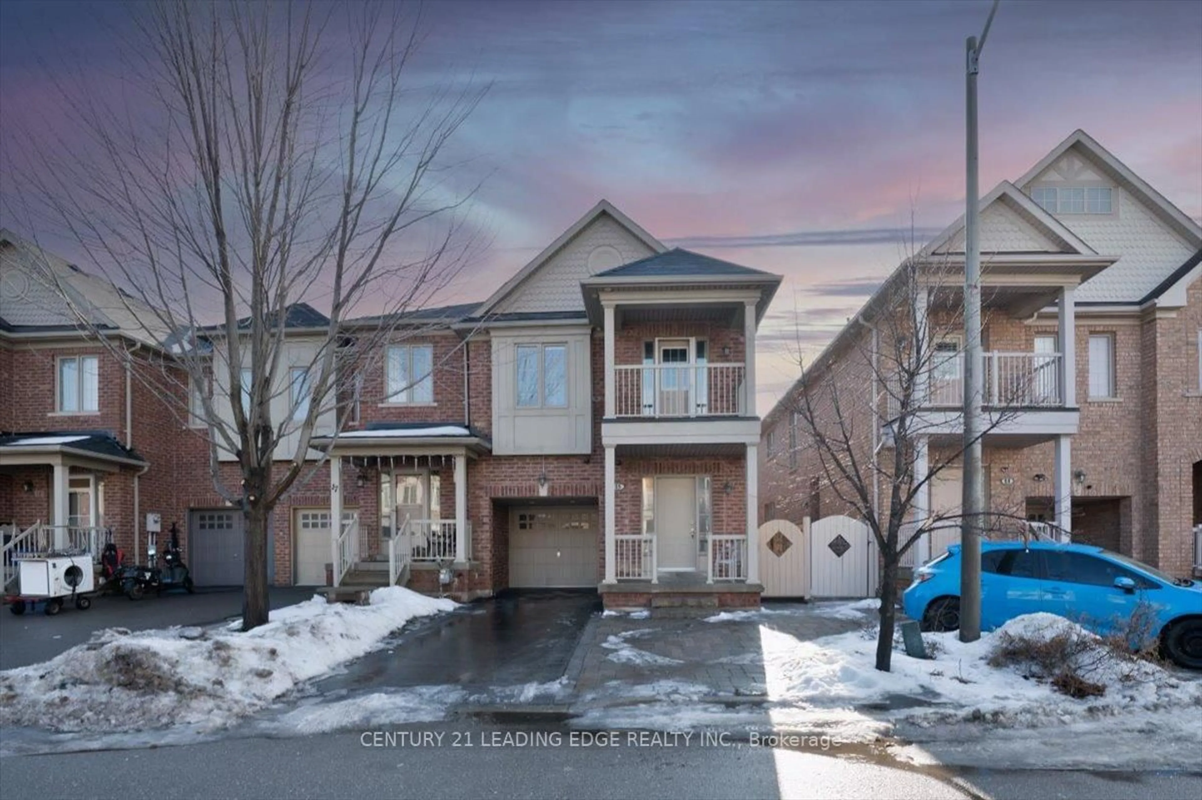 A pic from outside/outdoor area/front of a property/back of a property/a pic from drone, street for 15 Coranto Way, Vaughan Ontario L4H 3L8