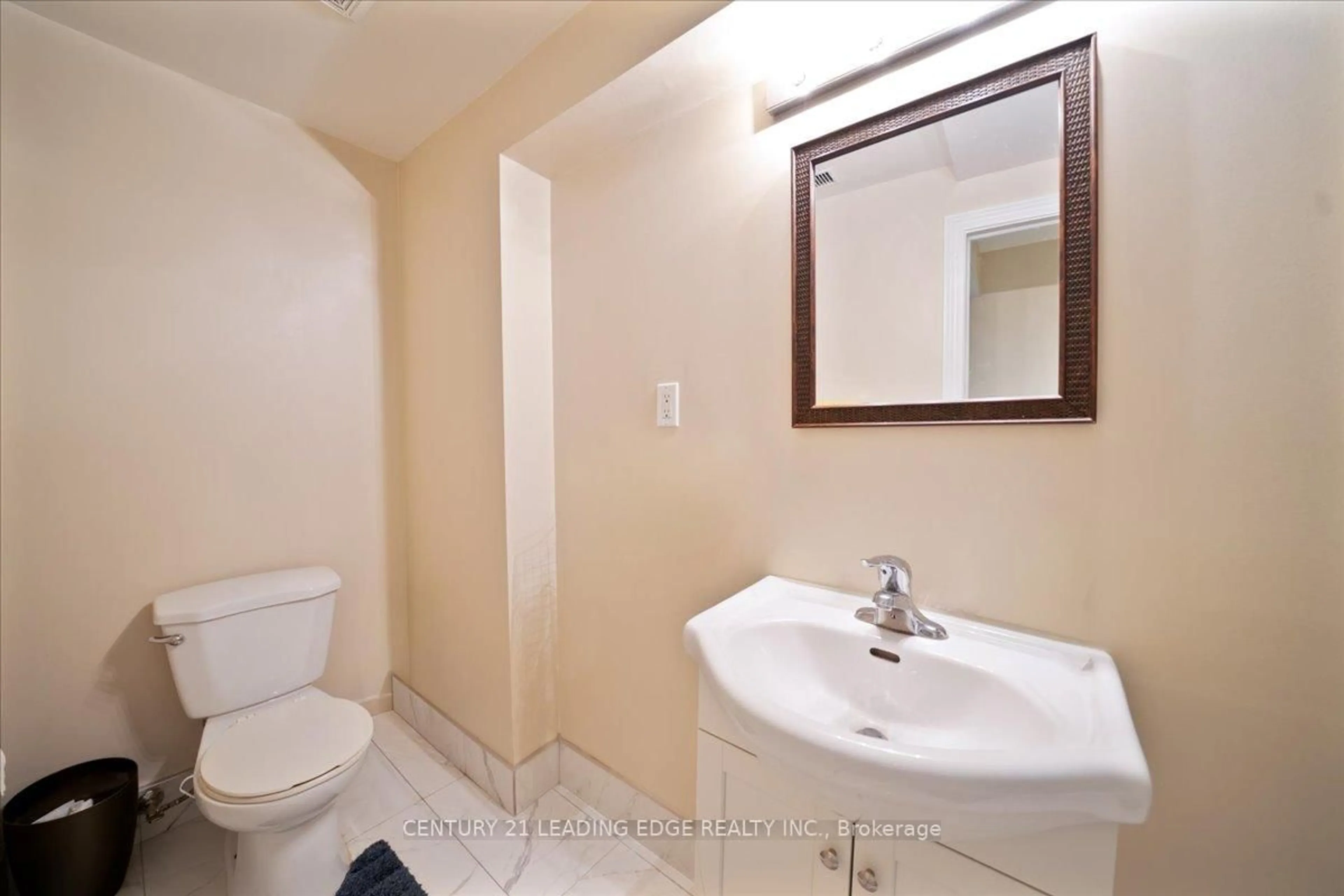 Standard bathroom, ceramic/tile floor for 15 Coranto Way, Vaughan Ontario L4H 3L8