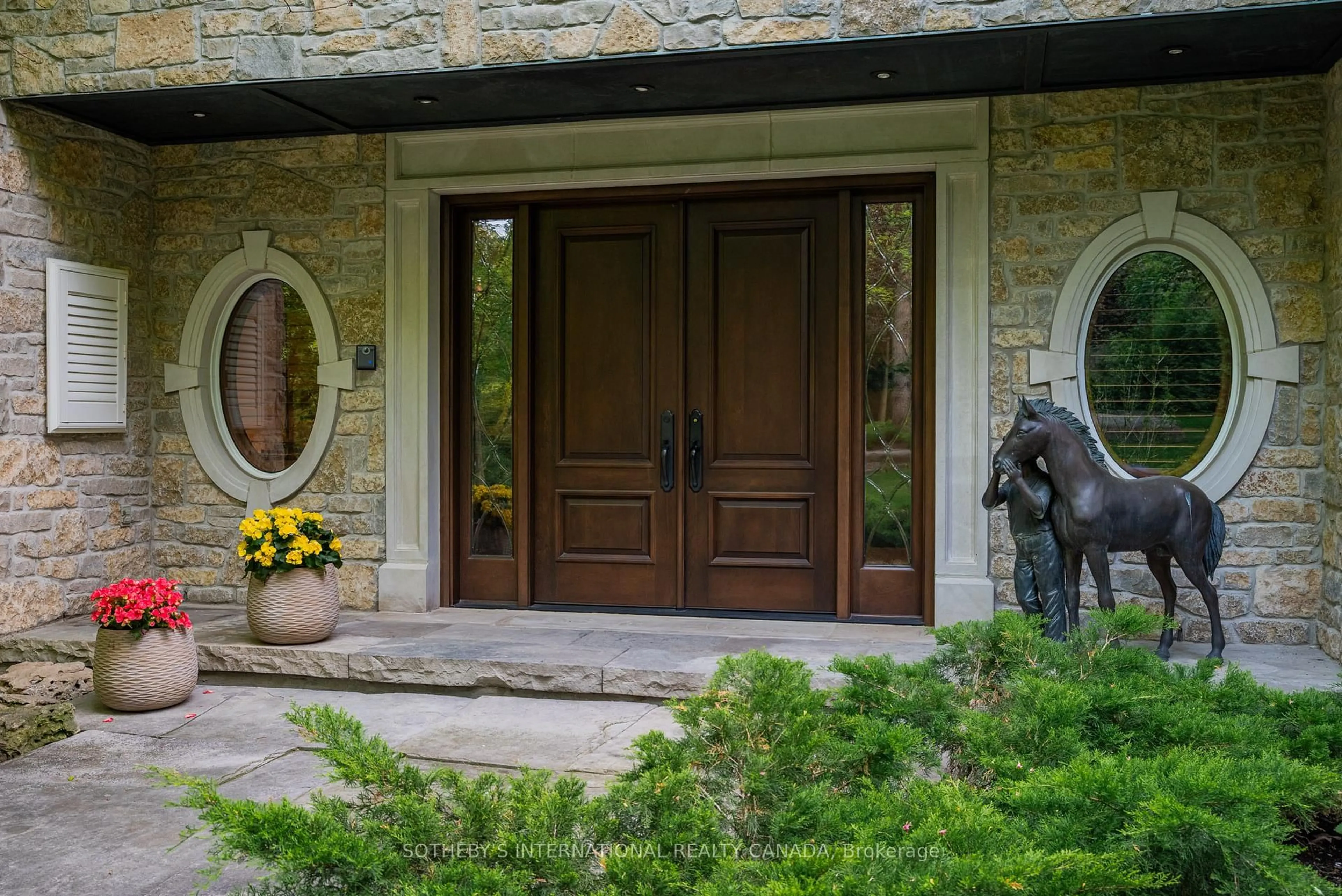 Indoor entryway for 101 Paula Crt, Vaughan Ontario L0J 1C0