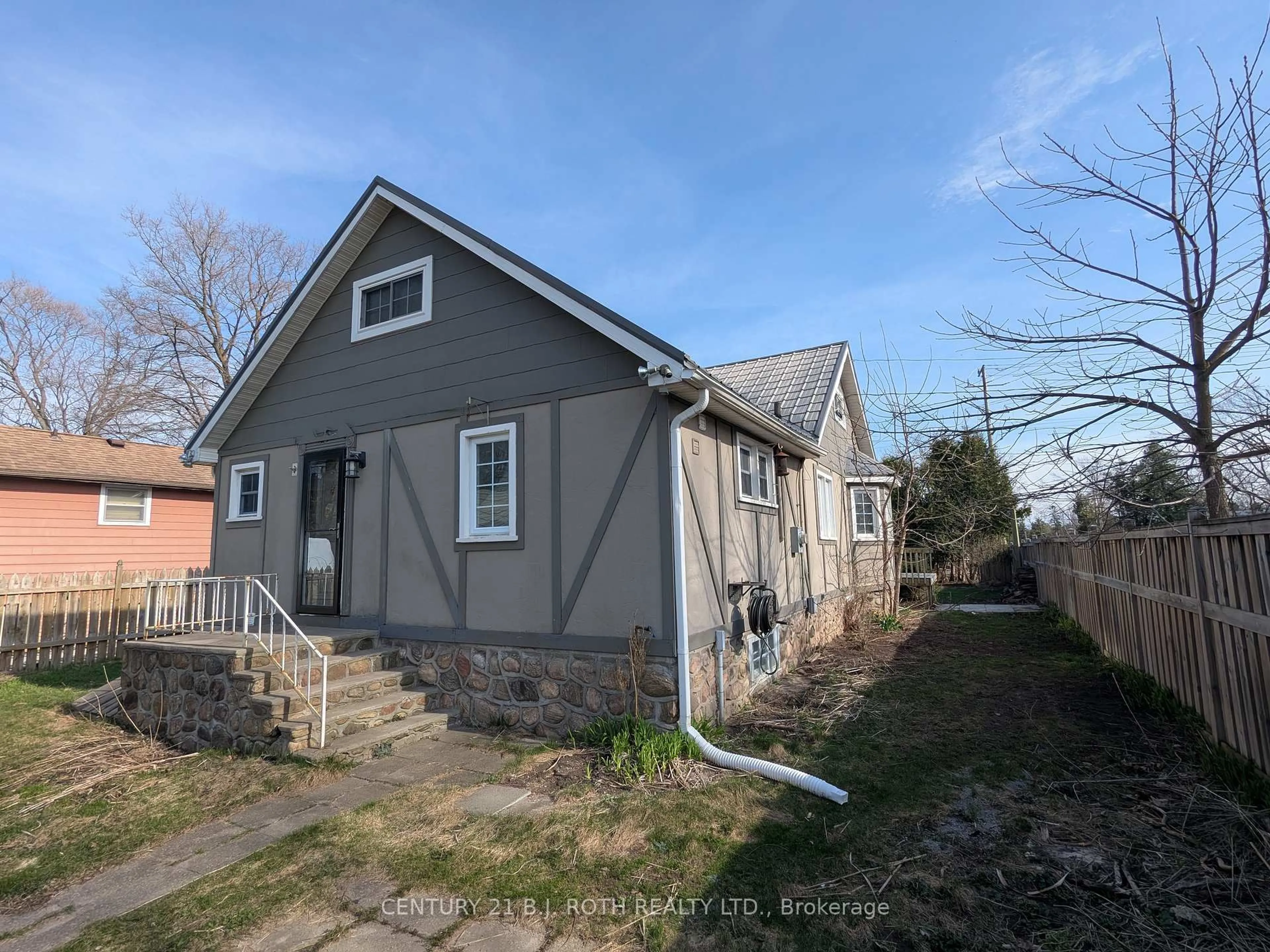 Unknown for 2709 25 Sdrd, Innisfil Ontario L9S 3T1