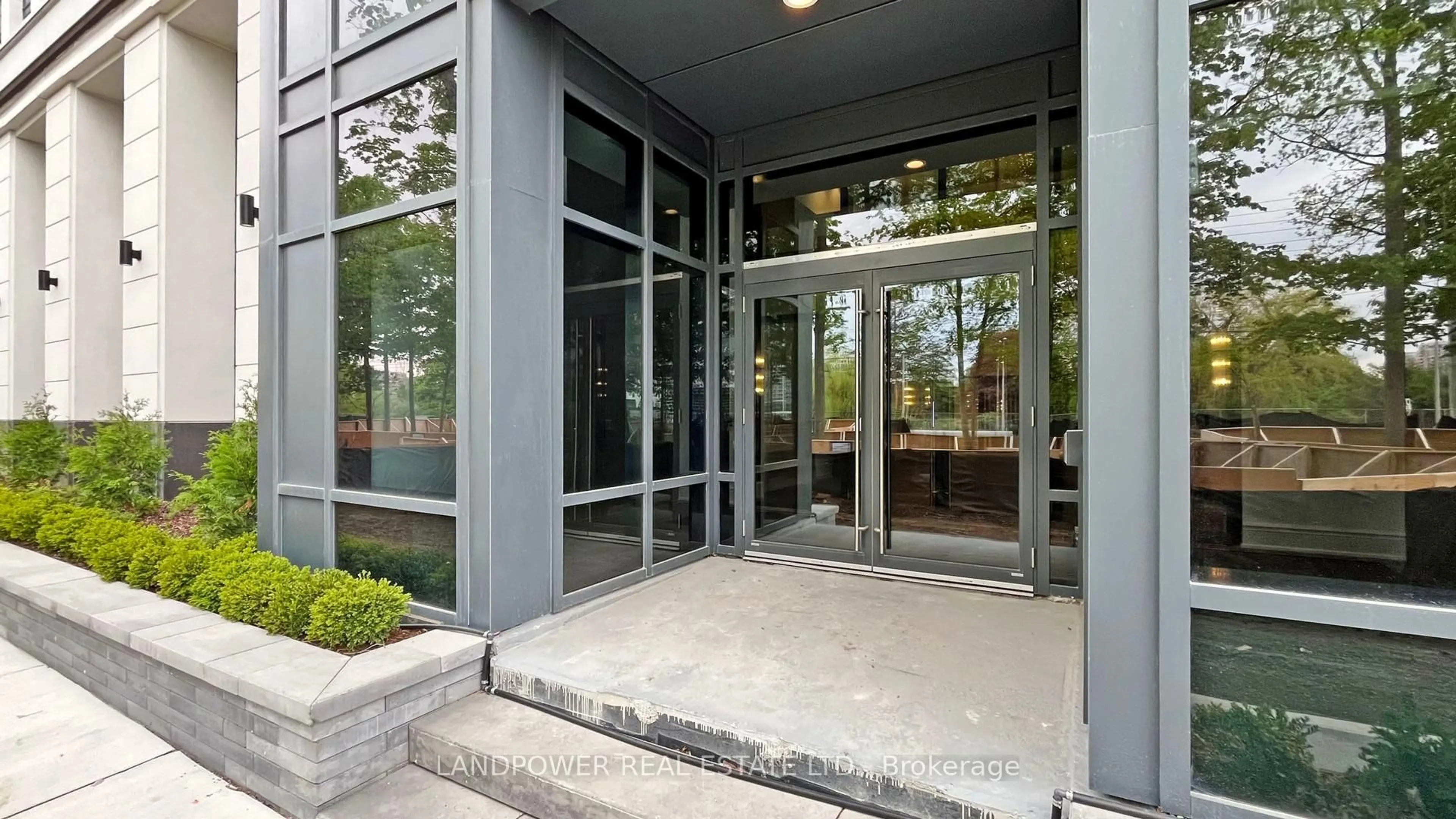 Indoor foyer for 8 Cedarland Dr #1202, Markham Ontario L6G 0H4