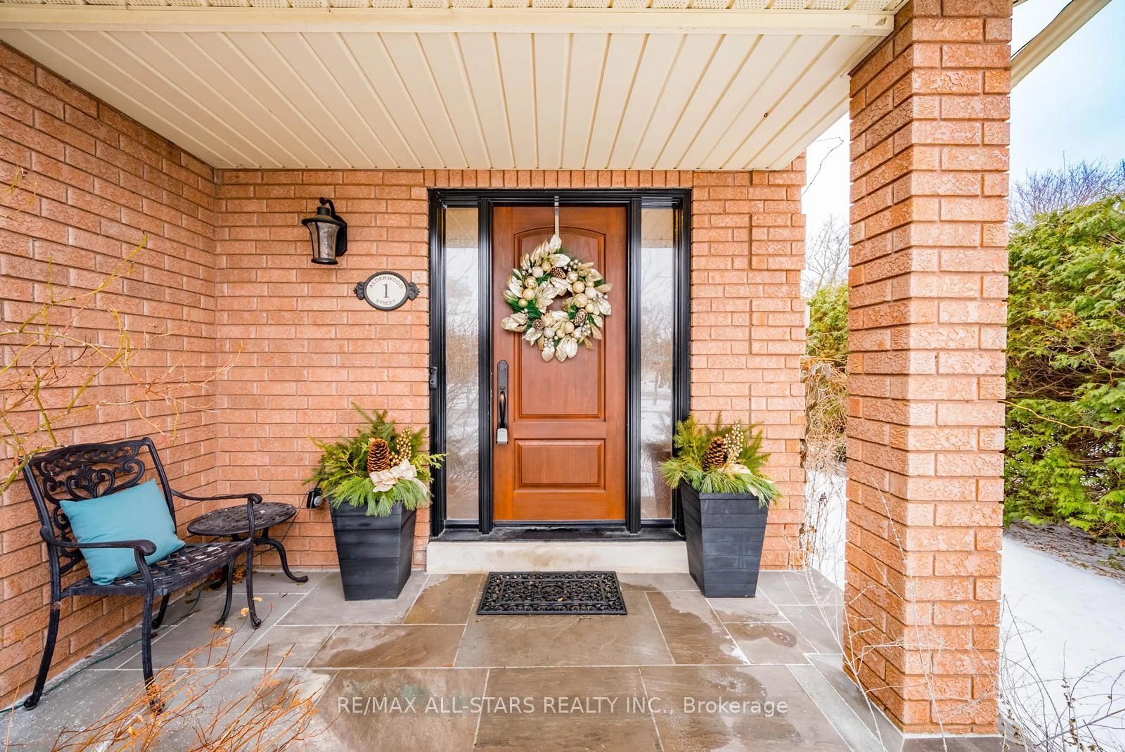 Indoor entryway for 1 Alderwood St, Whitchurch-Stouffville Ontario L4A 5C9