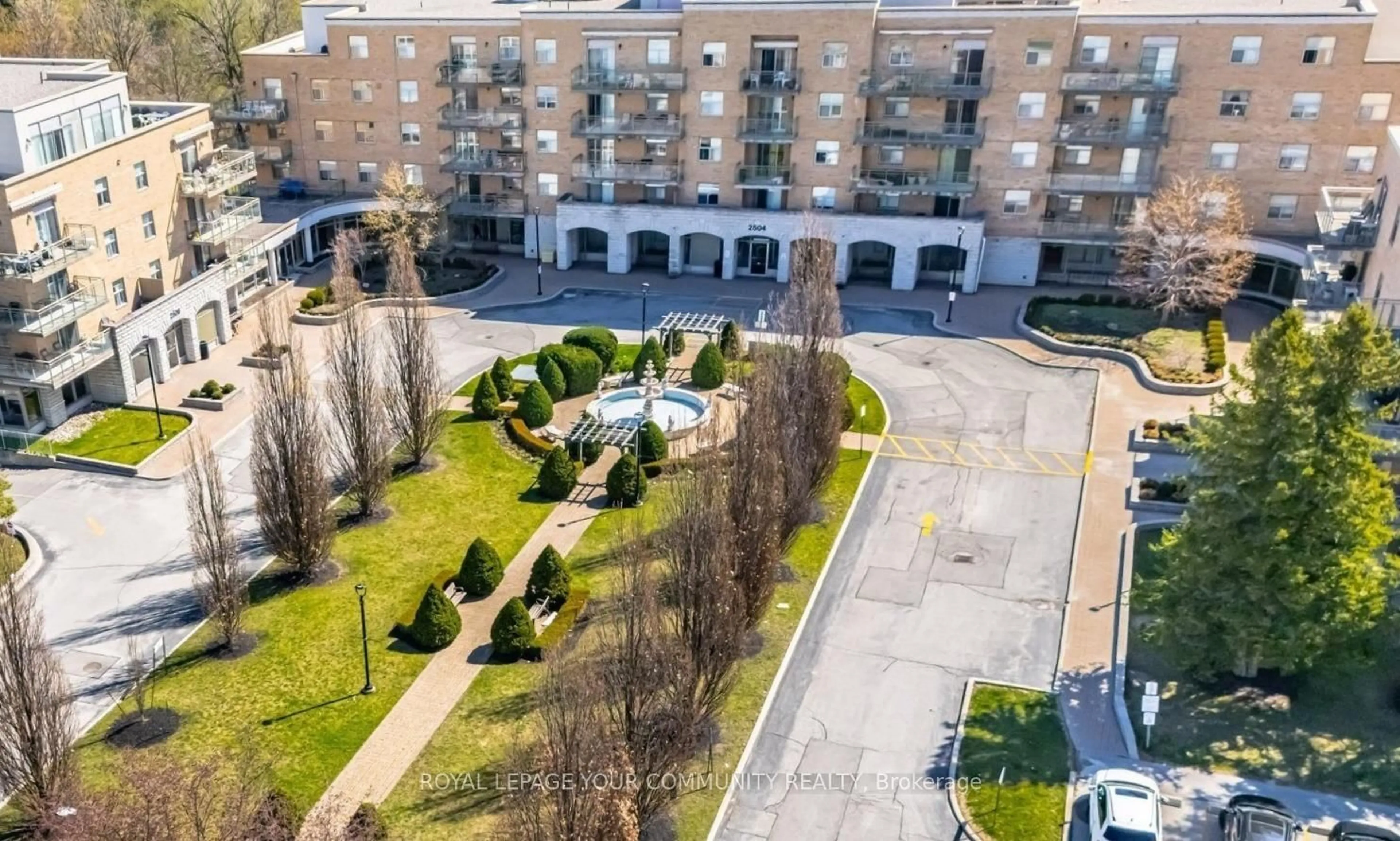A pic from outside/outdoor area/front of a property/back of a property/a pic from drone, city buildings view from balcony for 2504 Rutherford Rd #508, Vaughan Ontario L4K 5N5